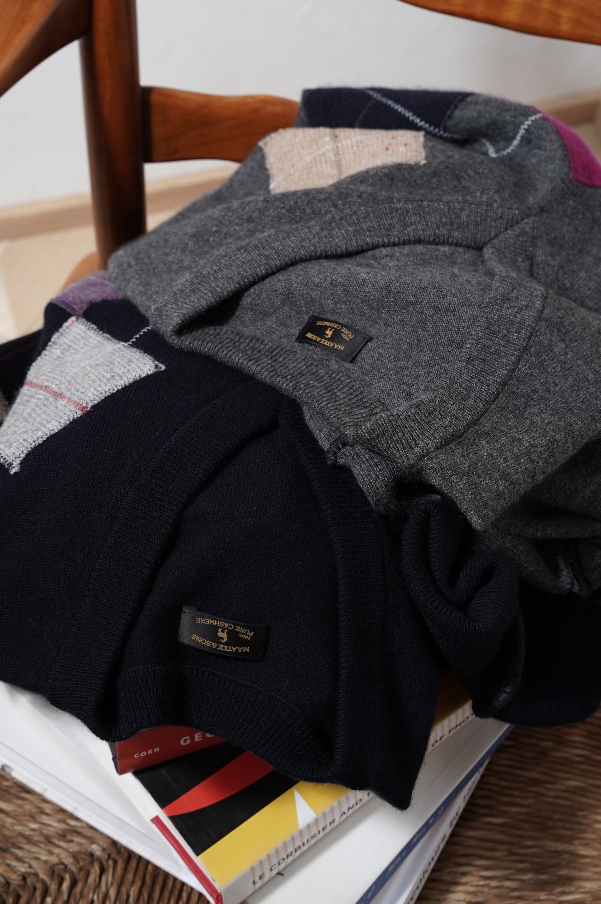 MAATEE&SONS "CASHMERE PATCH ARGAILE SWEATER" [CHARCOAL]