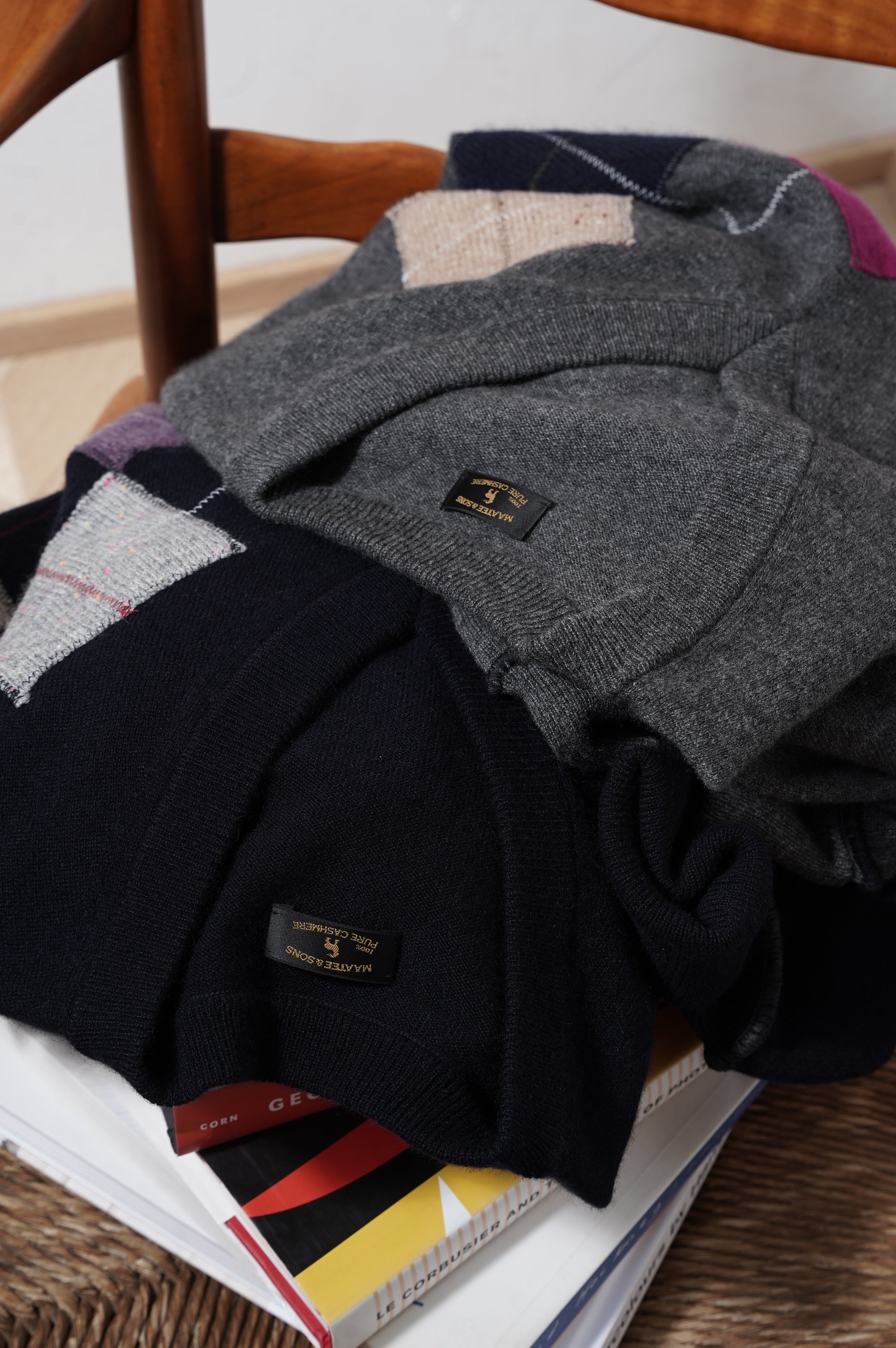 MAATEE&SONS "CASHMERE PATCH ARGAILE SWEATER" [CHARCOAL]