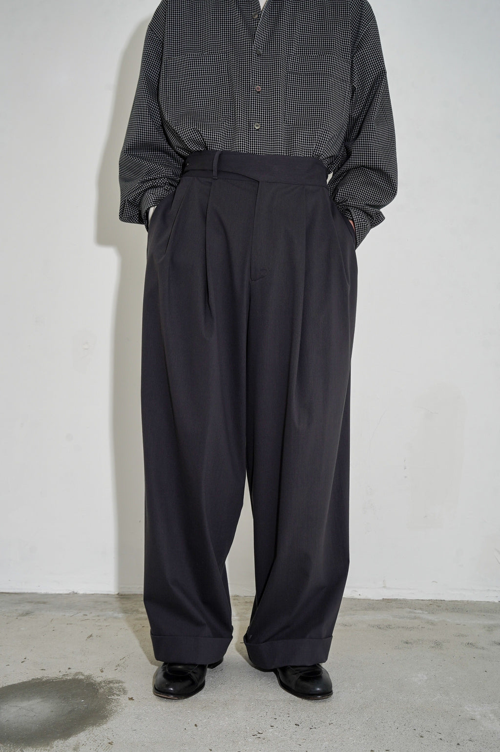 KANEMASA PHIL. "46G SOLARO GURKHA PANTS" [CHARCOAL BLACK]