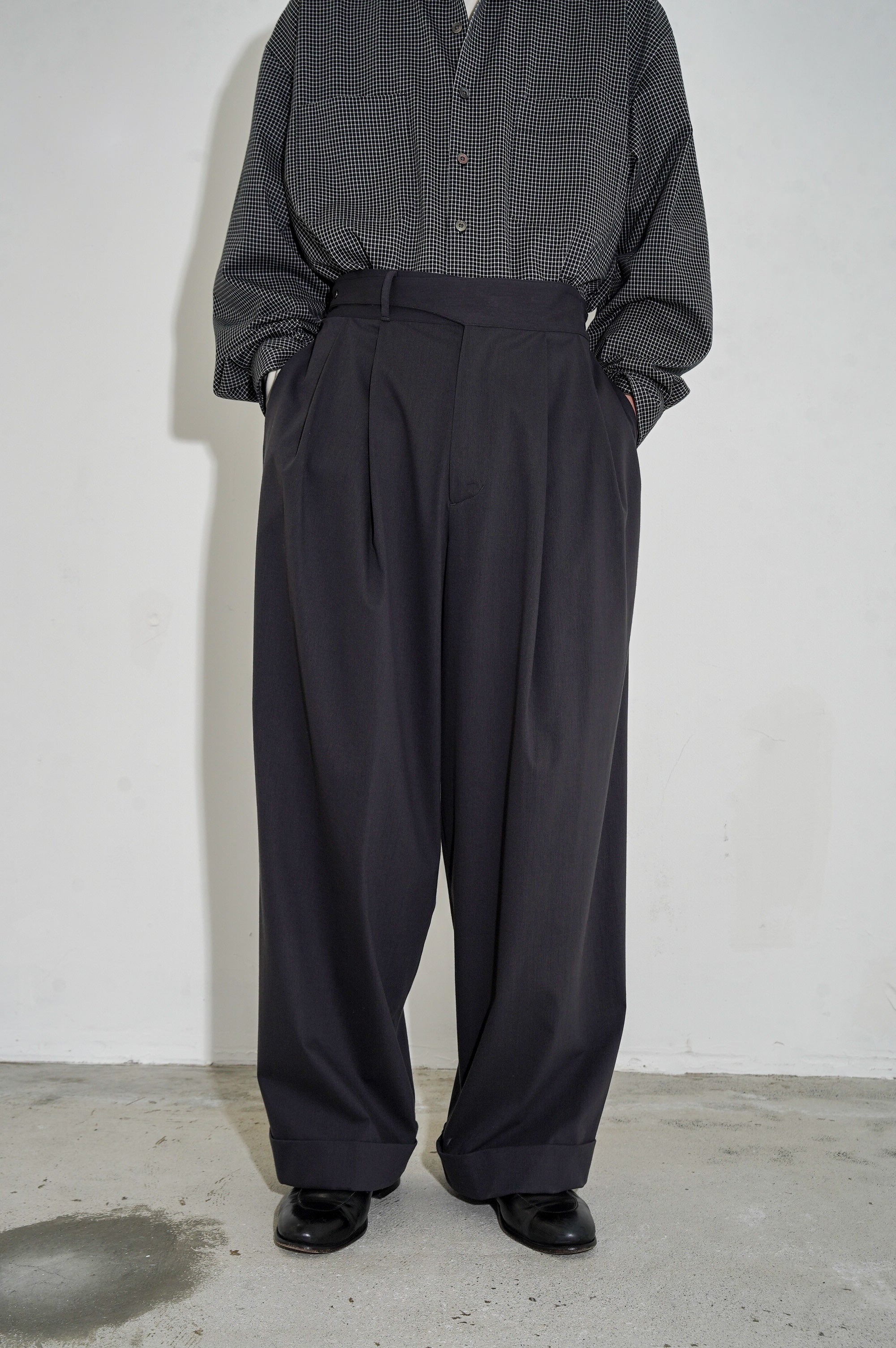 KANEMASA PHIL. "46G SOLARO GURKHA PANTS" [CHARCOAL BLACK]
