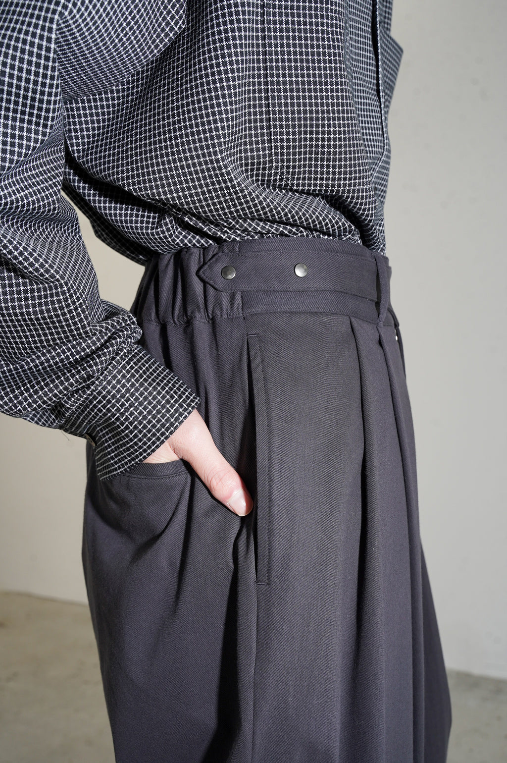 KANEMASA PHIL. "46G SOLARO GURKHA PANTS" [CHARCOAL BLACK]