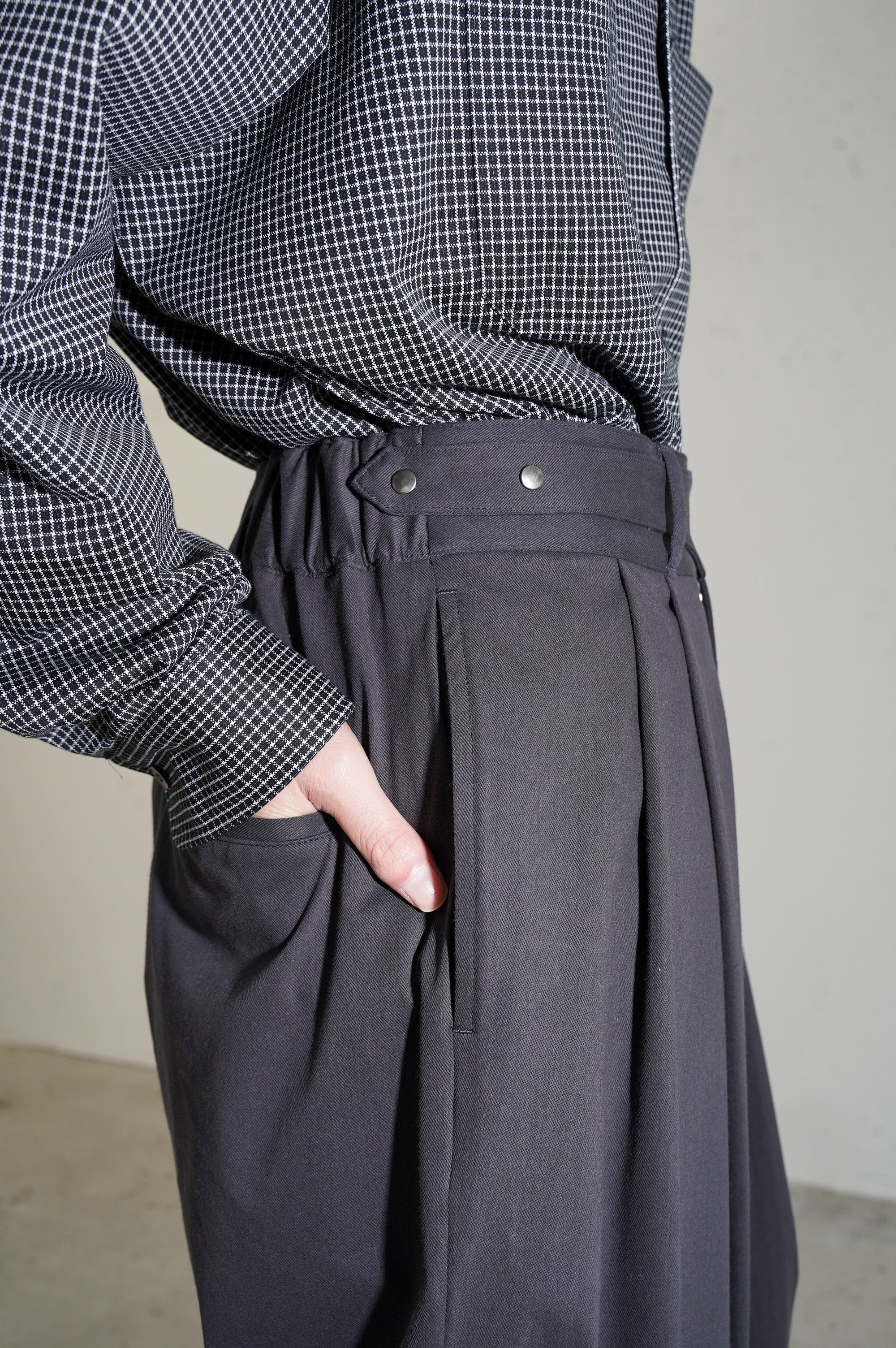 KANEMASA PHIL. "46G SOLARO GURKHA PANTS" [CHARCOAL BLACK]
