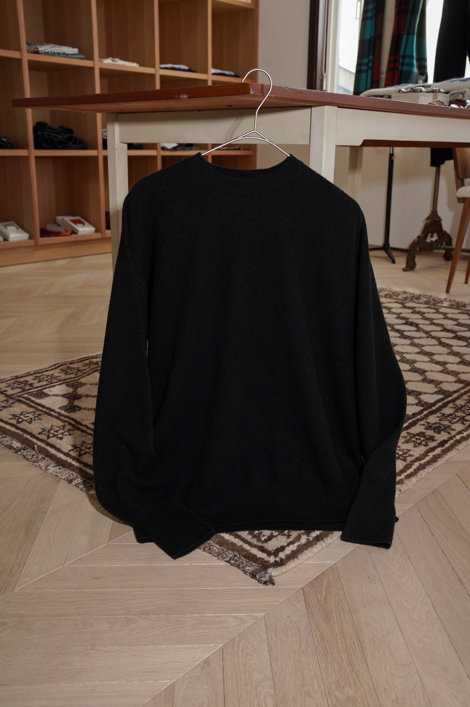 Olde H & Daughter "AGED CASHMERE CREW NECK P/O" [BLACK]