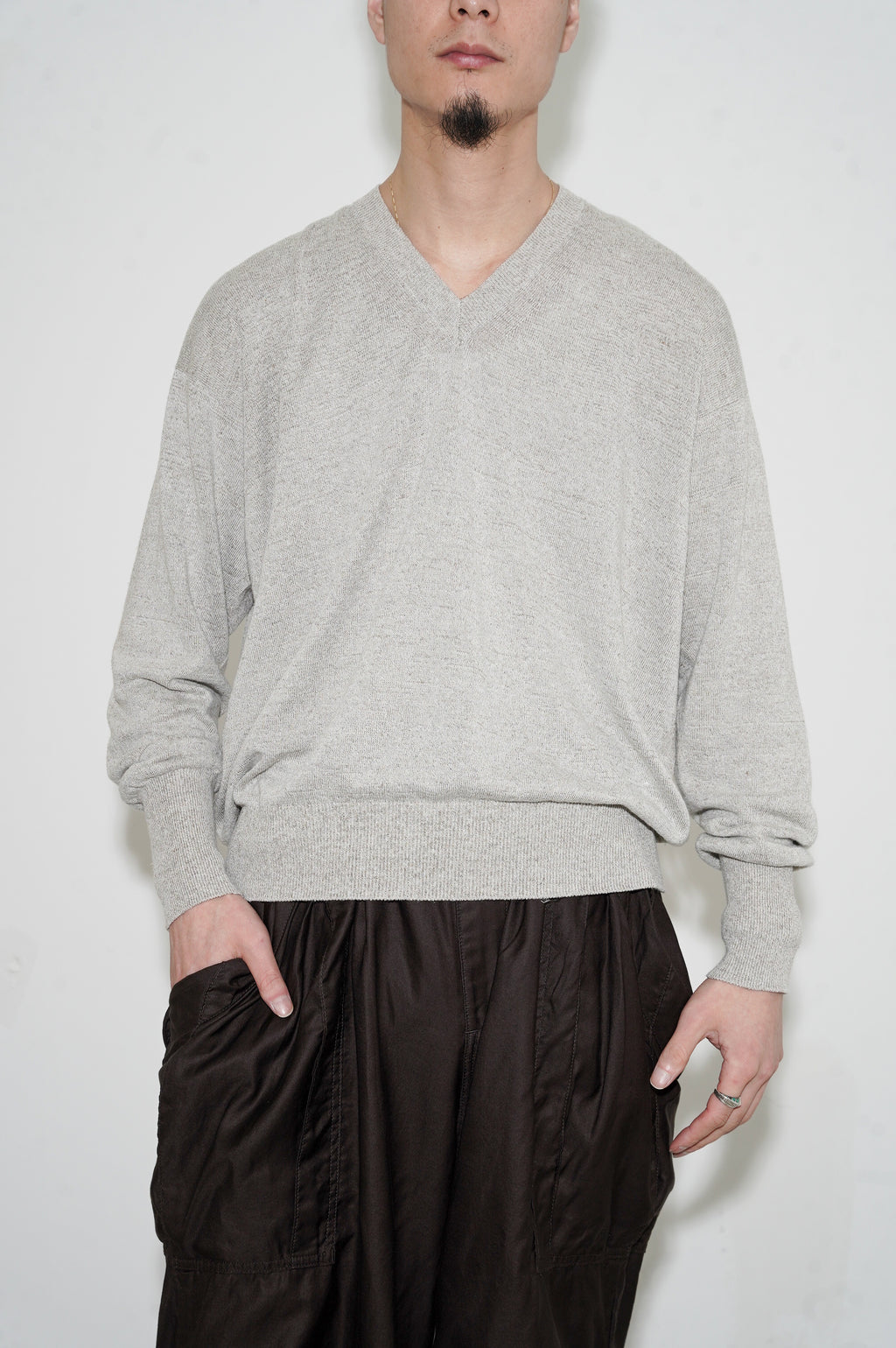 Olde H & Daughter "LINEN SILK PLAIN STITCH V NECK" [WHITE SAND]