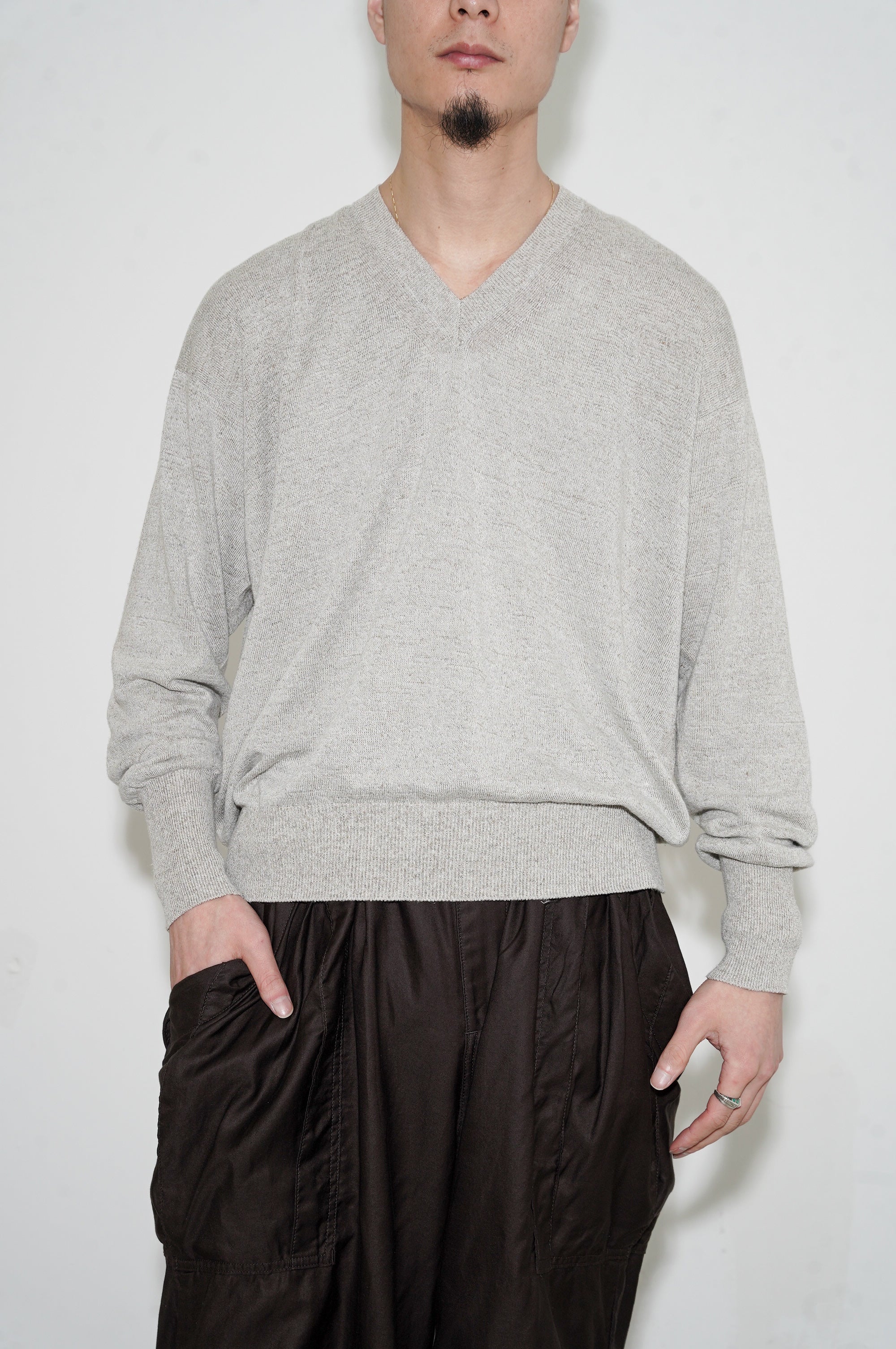 Olde H & Daughter "LINEN SILK PLAIN STITCH V NECK" [WHITE SAND]