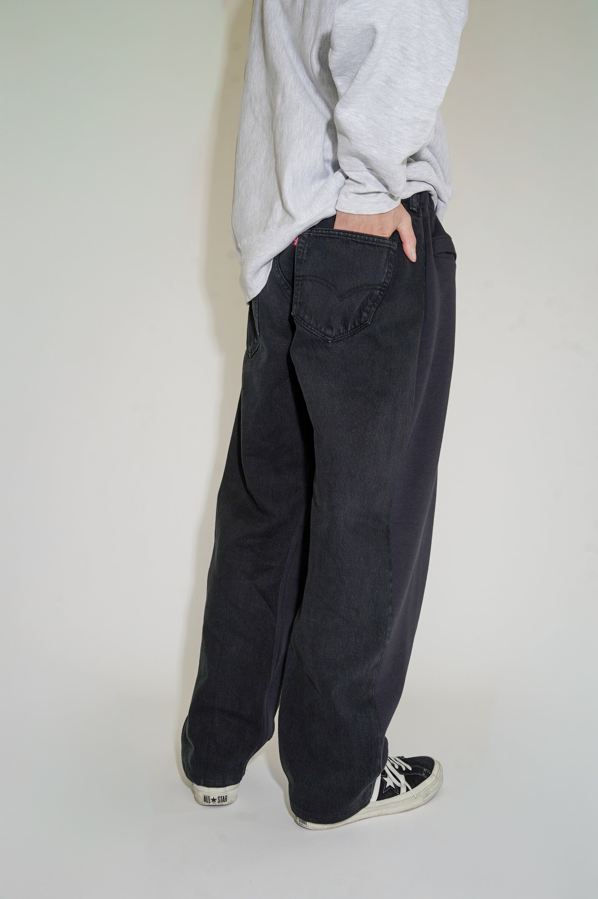 BLESS "OVER JOGGING JEANS" ［BLACK/DENIM BLACK］