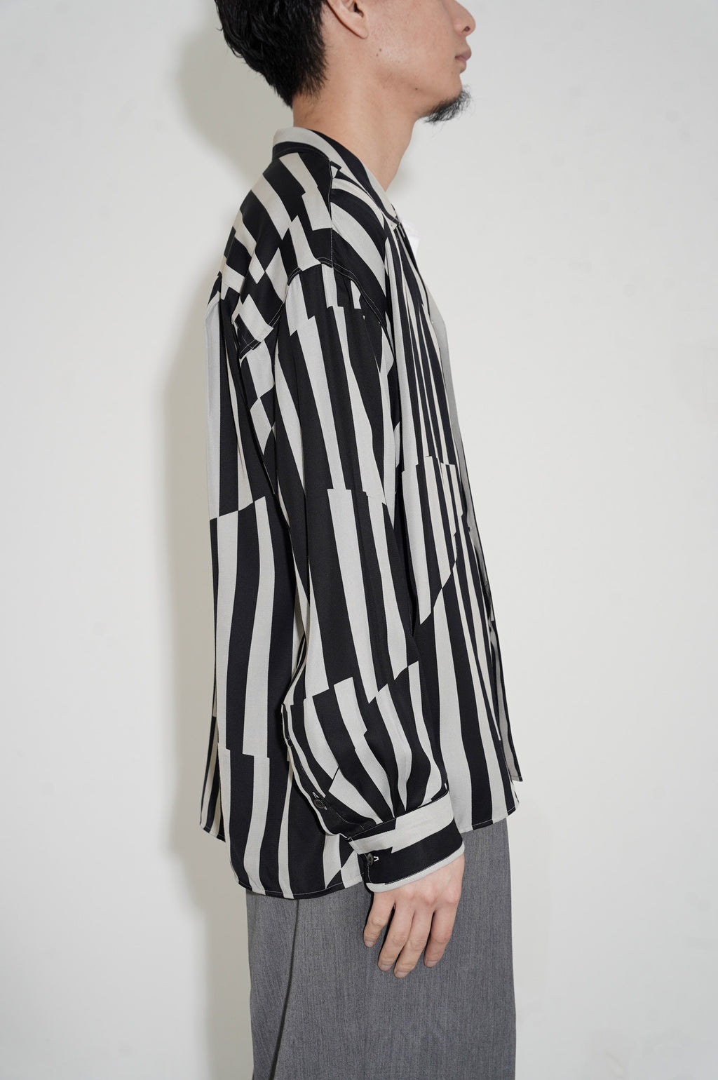 REVERBERATE "OPEN COLLAR SHIRT" [WHITE × BLACK]