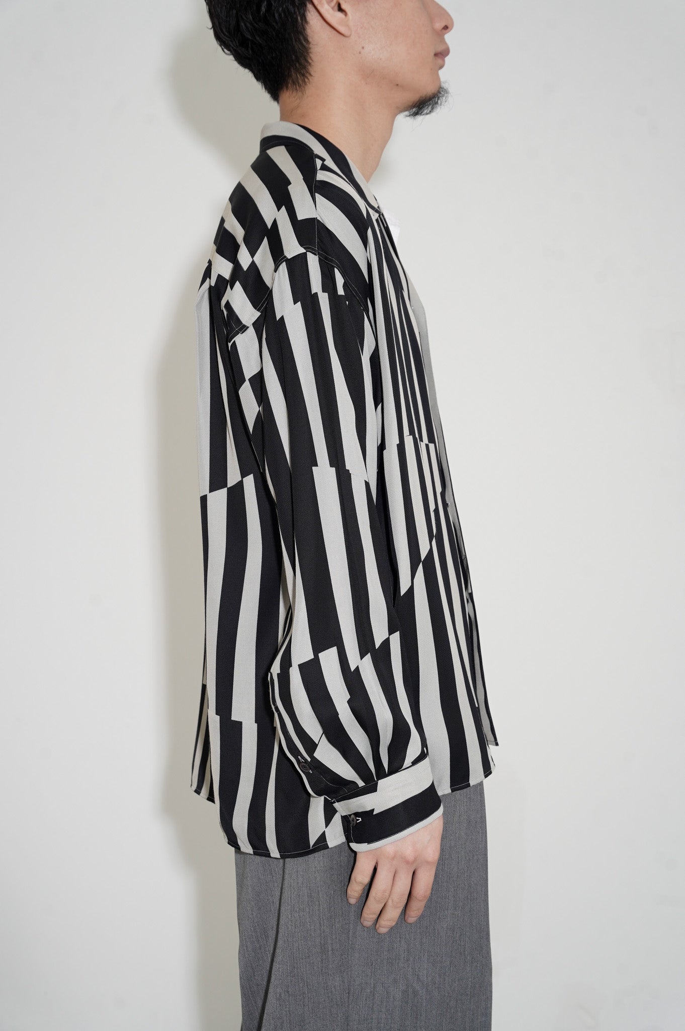 REVERBERATE "OPEN COLLAR SHIRT" [WHITE × BLACK]
