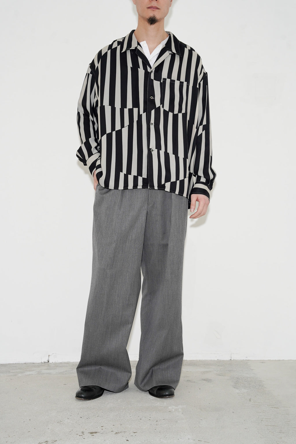 REVERBERATE "OPEN COLLAR SHIRT" [WHITE × BLACK]