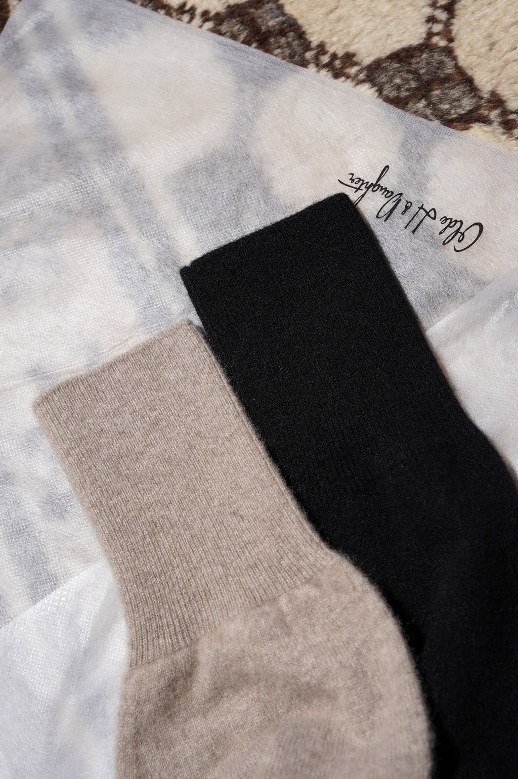 Olde H & Daughter "AGED CASHMERE CREW NECK P/O" [BLACK]