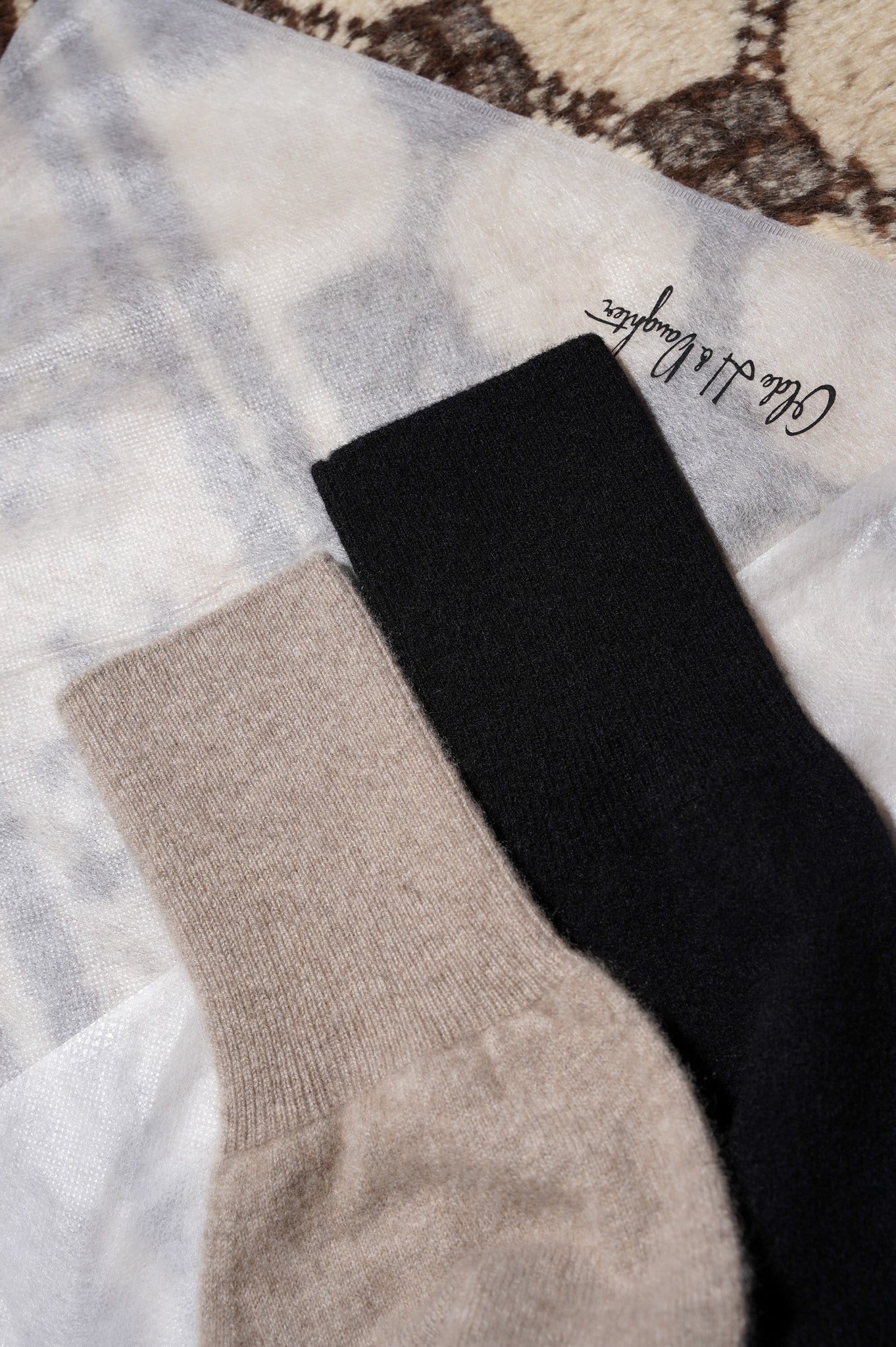 Olde H & Daughter "AGED CASHMERE CREW NECK P/O" [FEATHER]