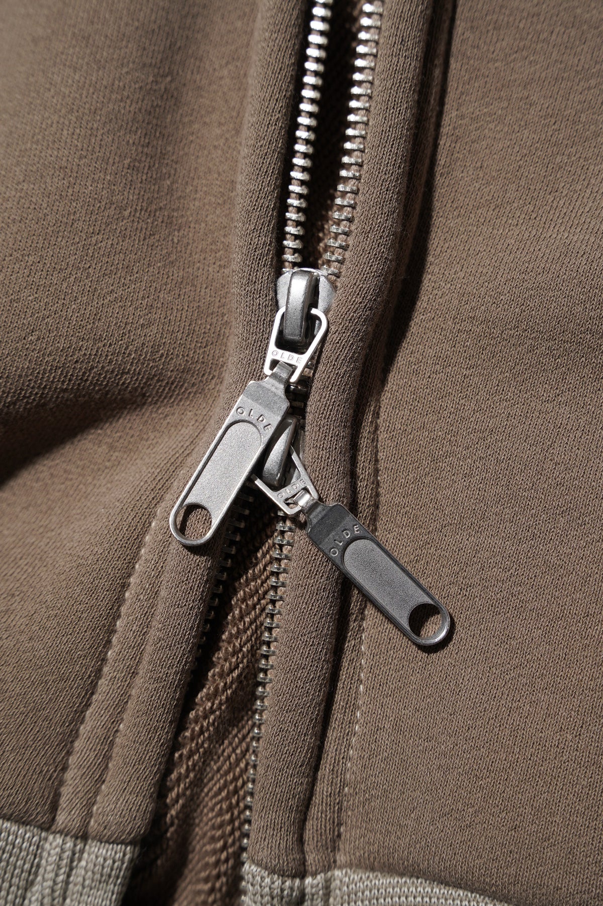 YE OLDE AND NEWMAN "HOODED FULL ZIP TOP" [DARK KHAKI]