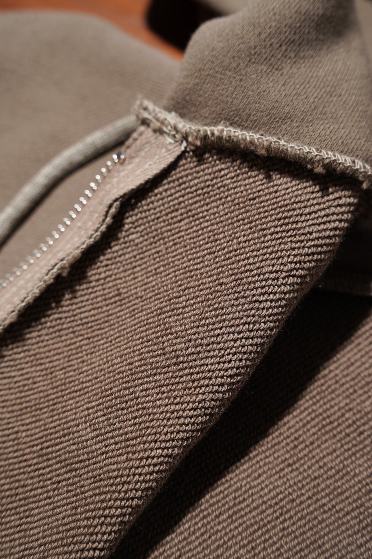 YE OLDE AND NEWMAN "HOODED FULL ZIP TOP" [DARK KHAKI]