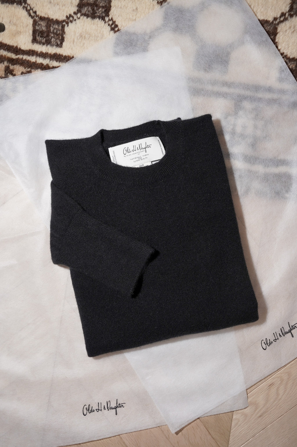 Olde H & Daughter "AGED CASHMERE CREW NECK P/O" [BLACK]