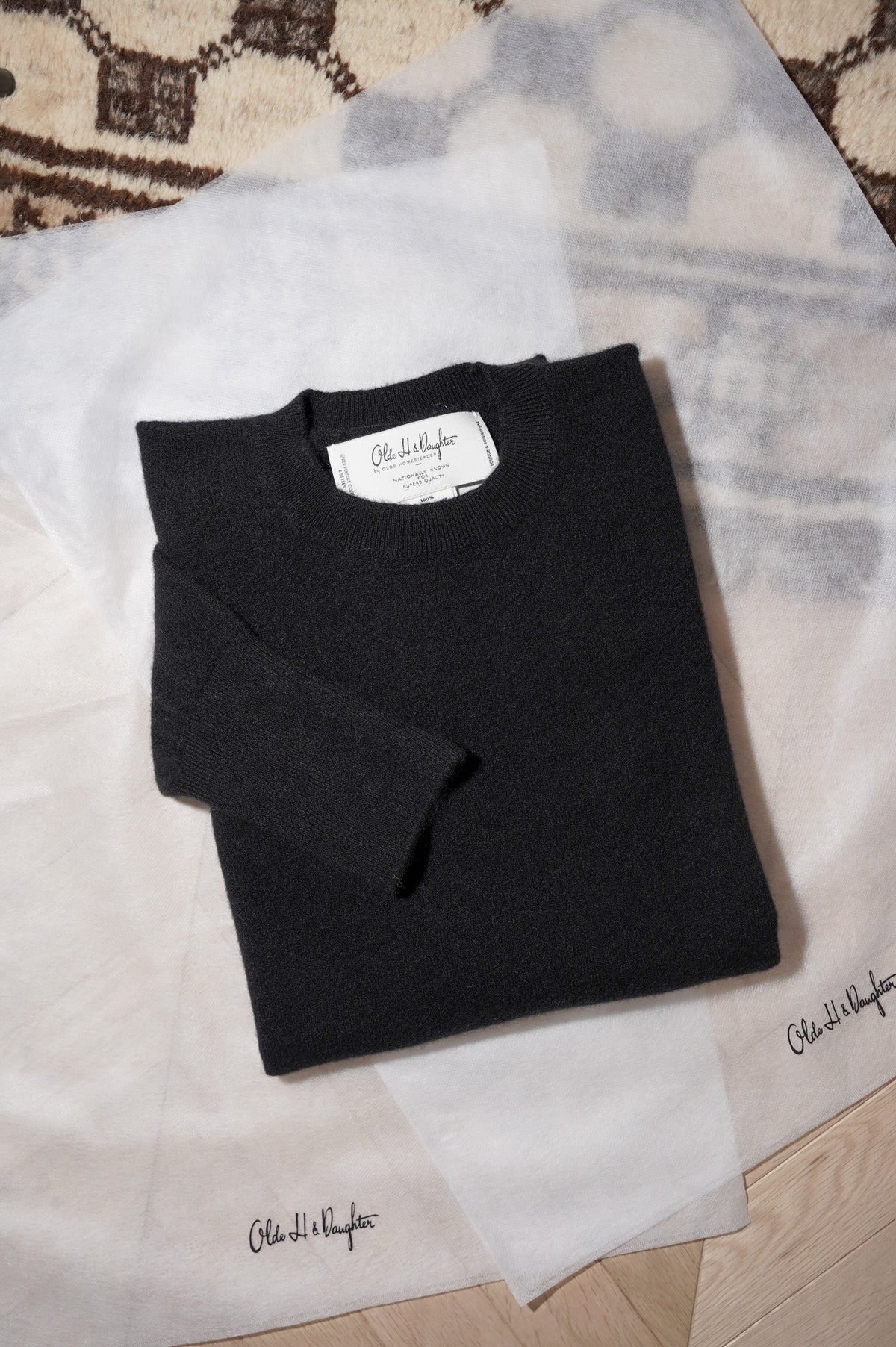 Olde H & Daughter "AGED CASHMERE CREW NECK P/O" [BLACK]