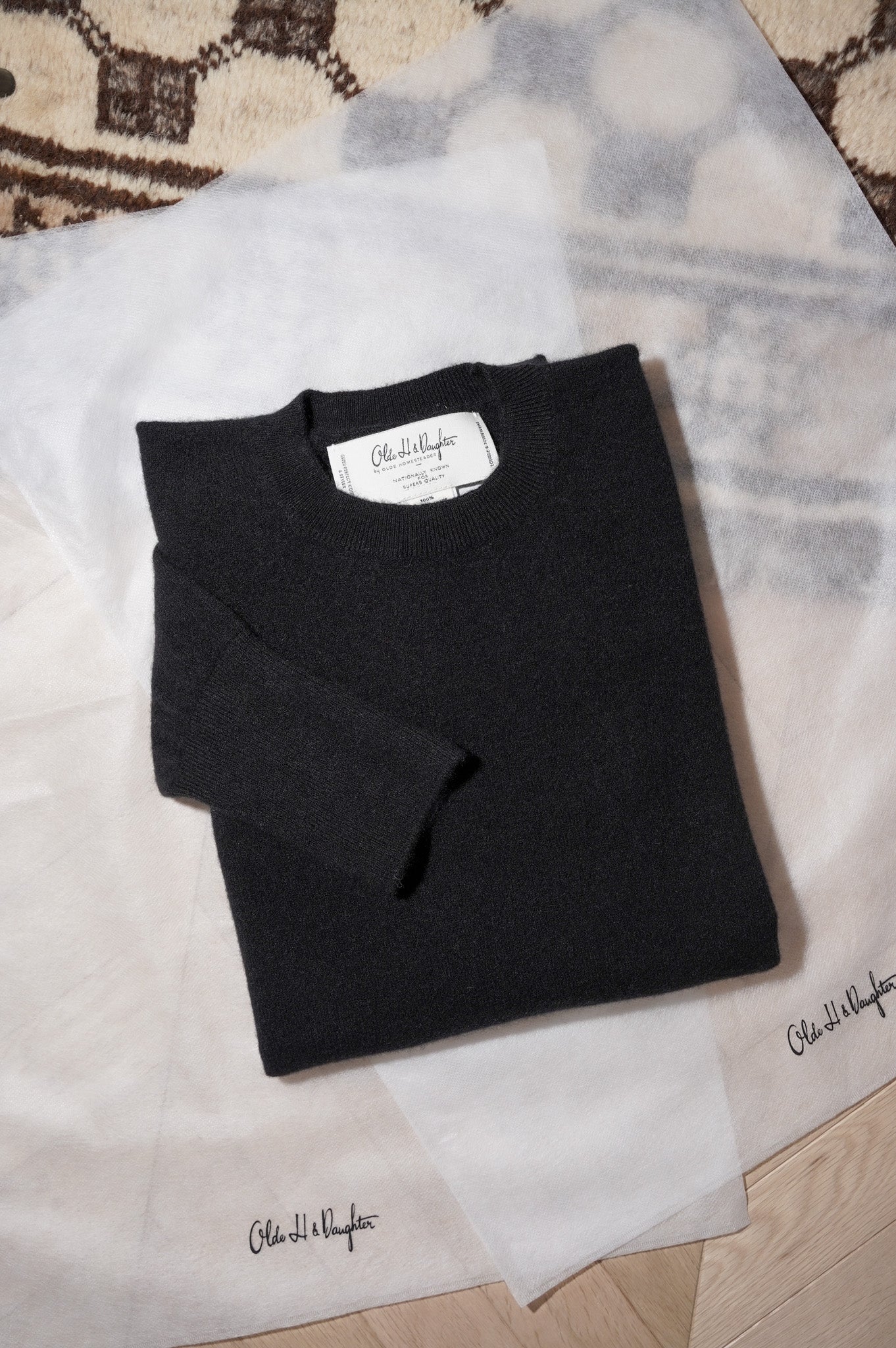 Olde H & Daughter "AGED CASHMERE CREW NECK P/O" [BLACK]
