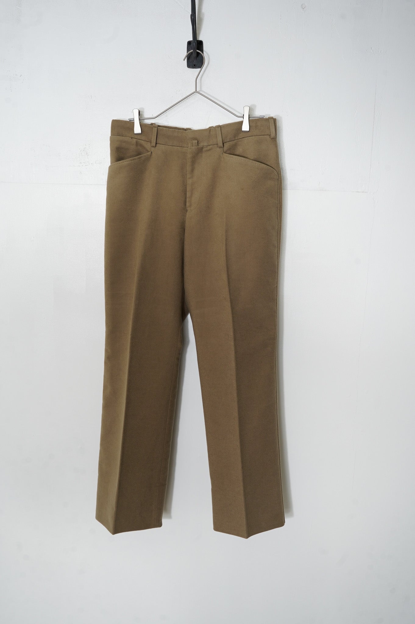MAATEE&SONS "L POCKET NO PLEATS SLACKS" [SAND]