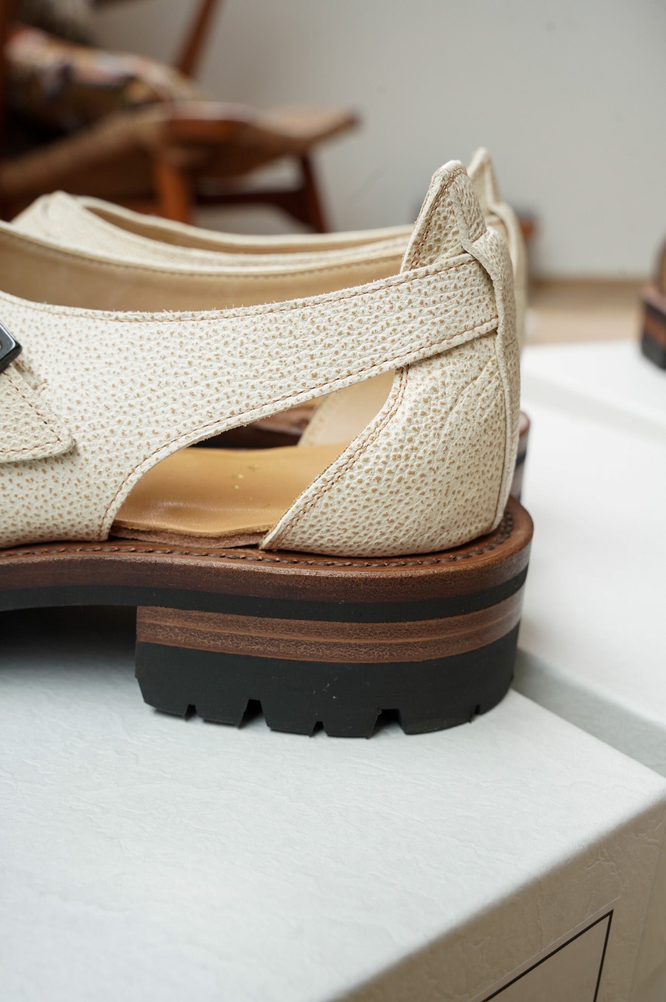Post Production "Hunt-Sandals" [WHITE]