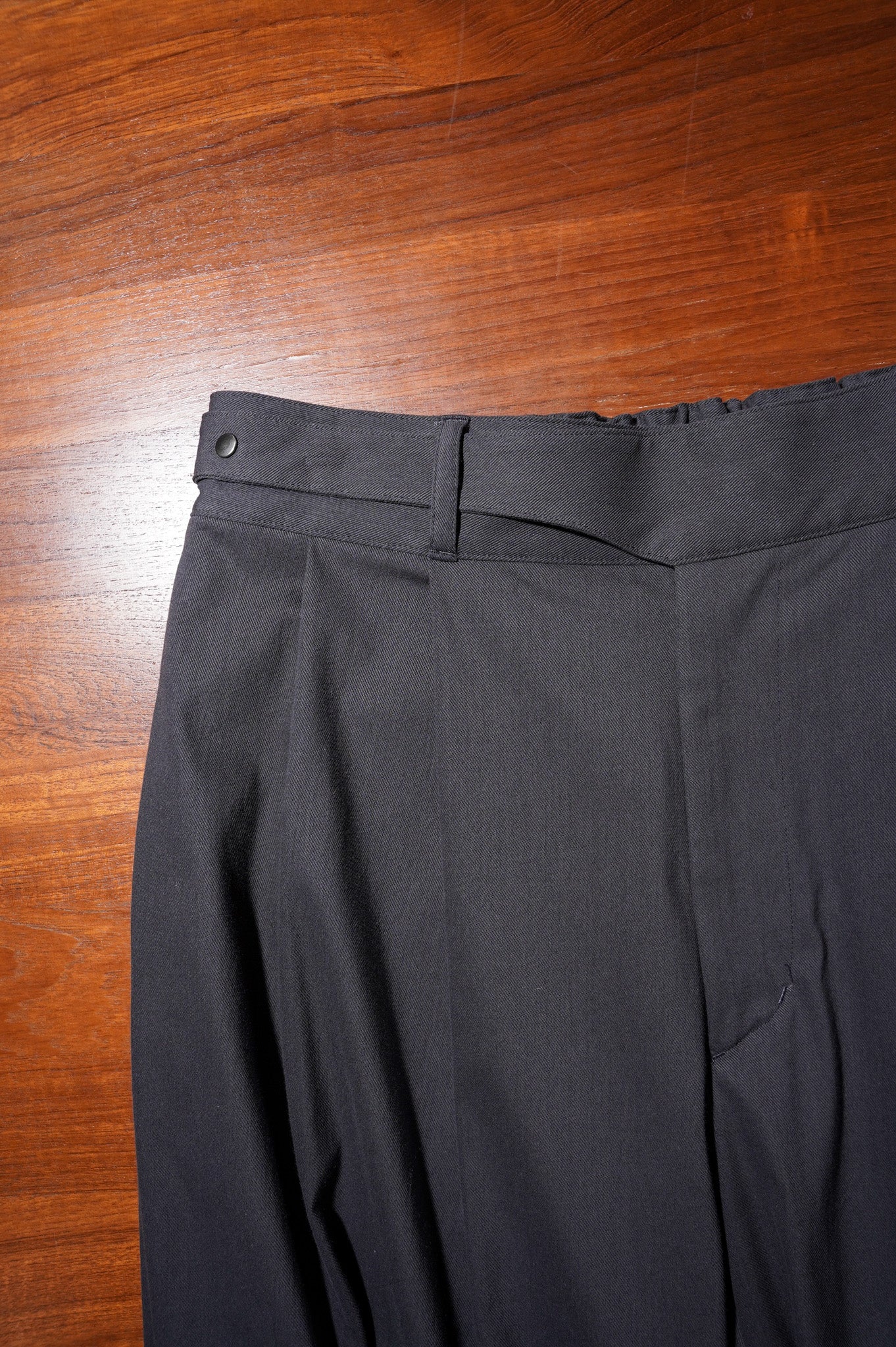 KANEMASA PHIL. "46G SOLARO GURKHA PANTS" [CHARCOAL BLACK]