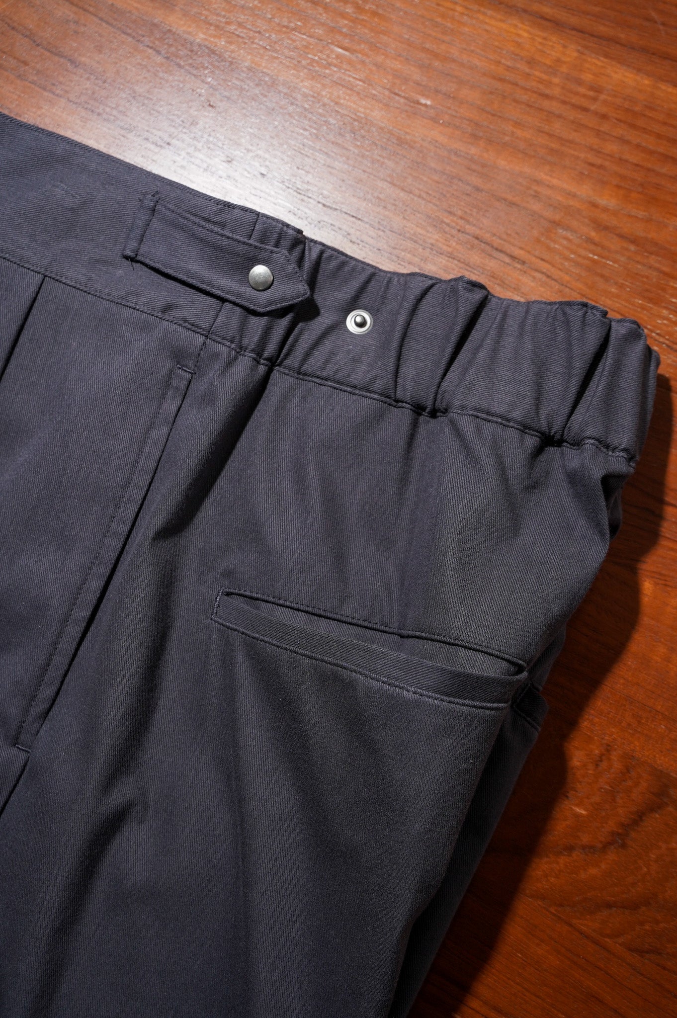KANEMASA PHIL. "46G SOLARO GURKHA PANTS" [CHARCOAL BLACK]