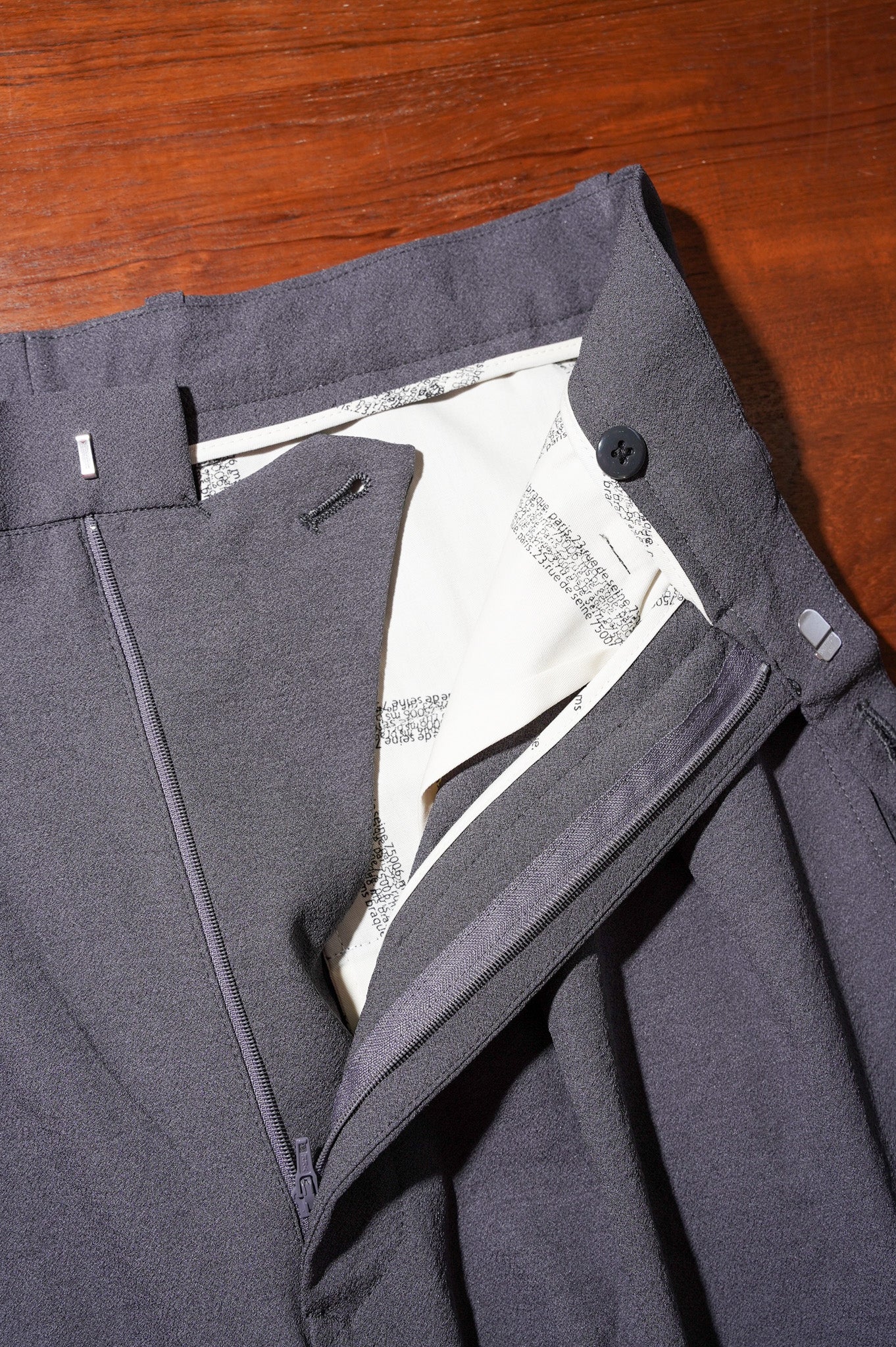 m's braque "TUCKED BAGGY PANTS" [CHARCOAL GRAY]