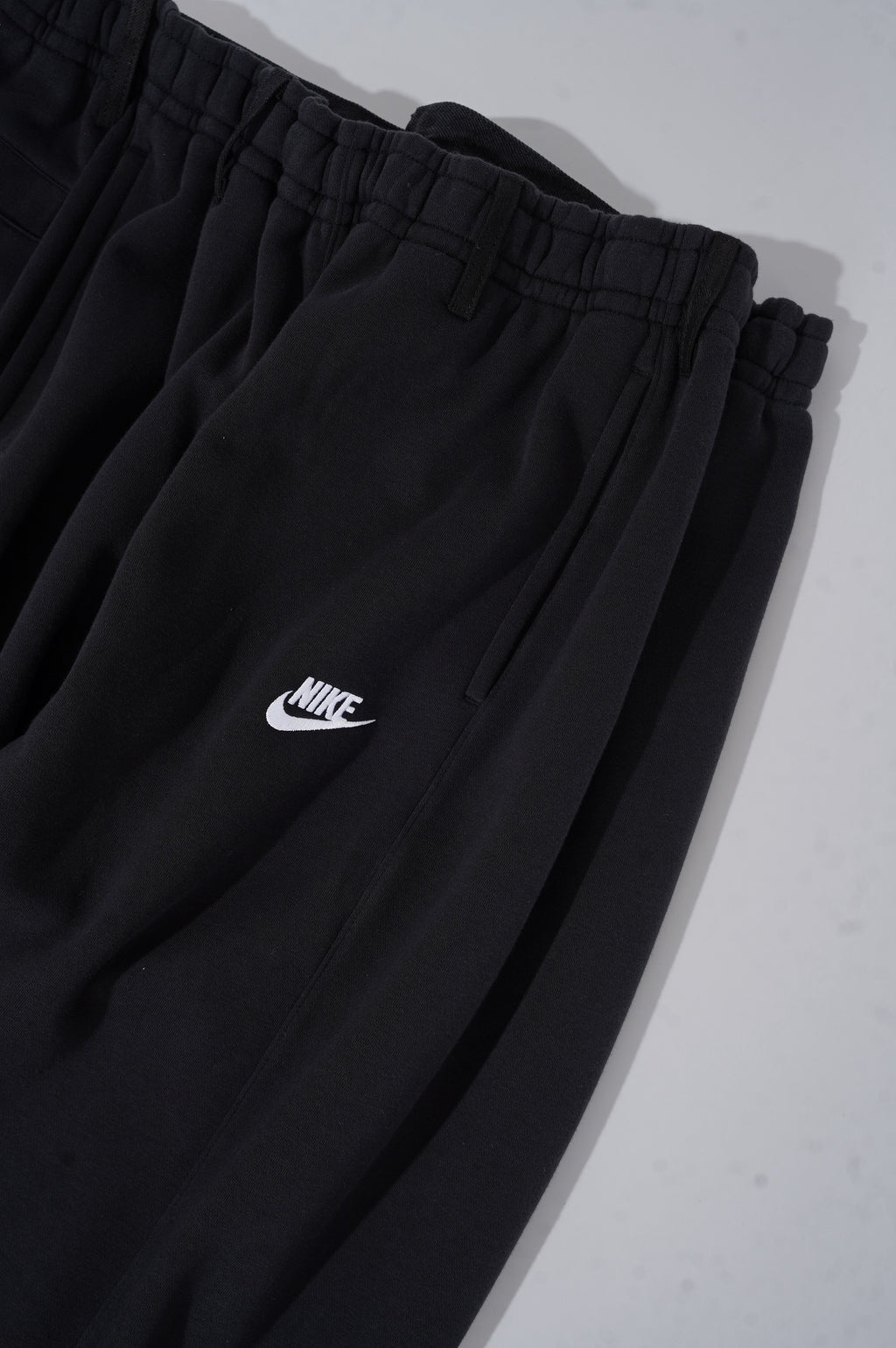 BLESS "OVER JOGGING JEANS" ［BLACK/DENIM BLACK］