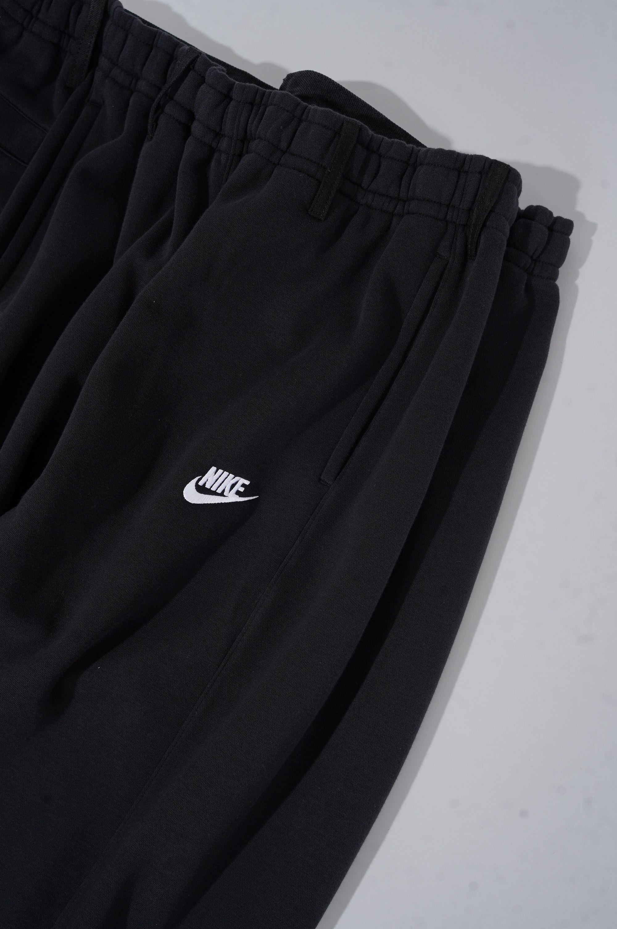 BLESS "OVER JOGGING JEANS" ［BLACK/DENIM BLACK］