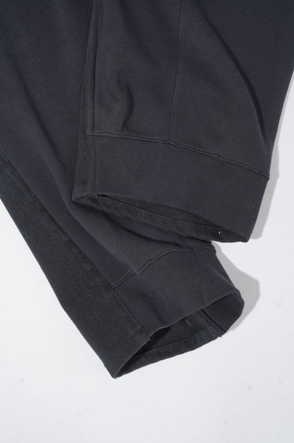 BLESS "OVER JOGGING JEANS" ［BLACK/DENIM BLACK］