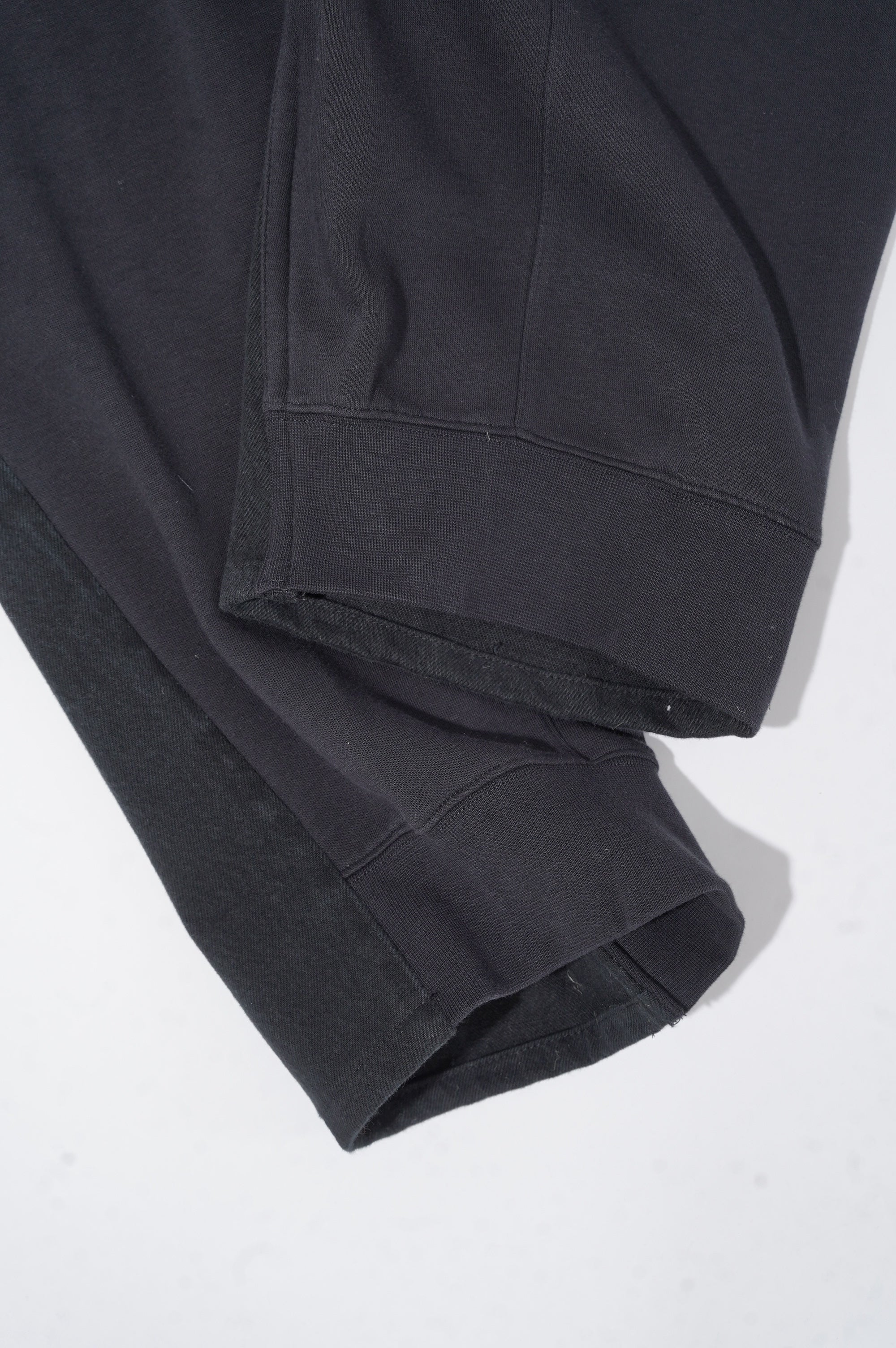 BLESS "OVER JOGGING JEANS" ［BLACK/DENIM BLACK］