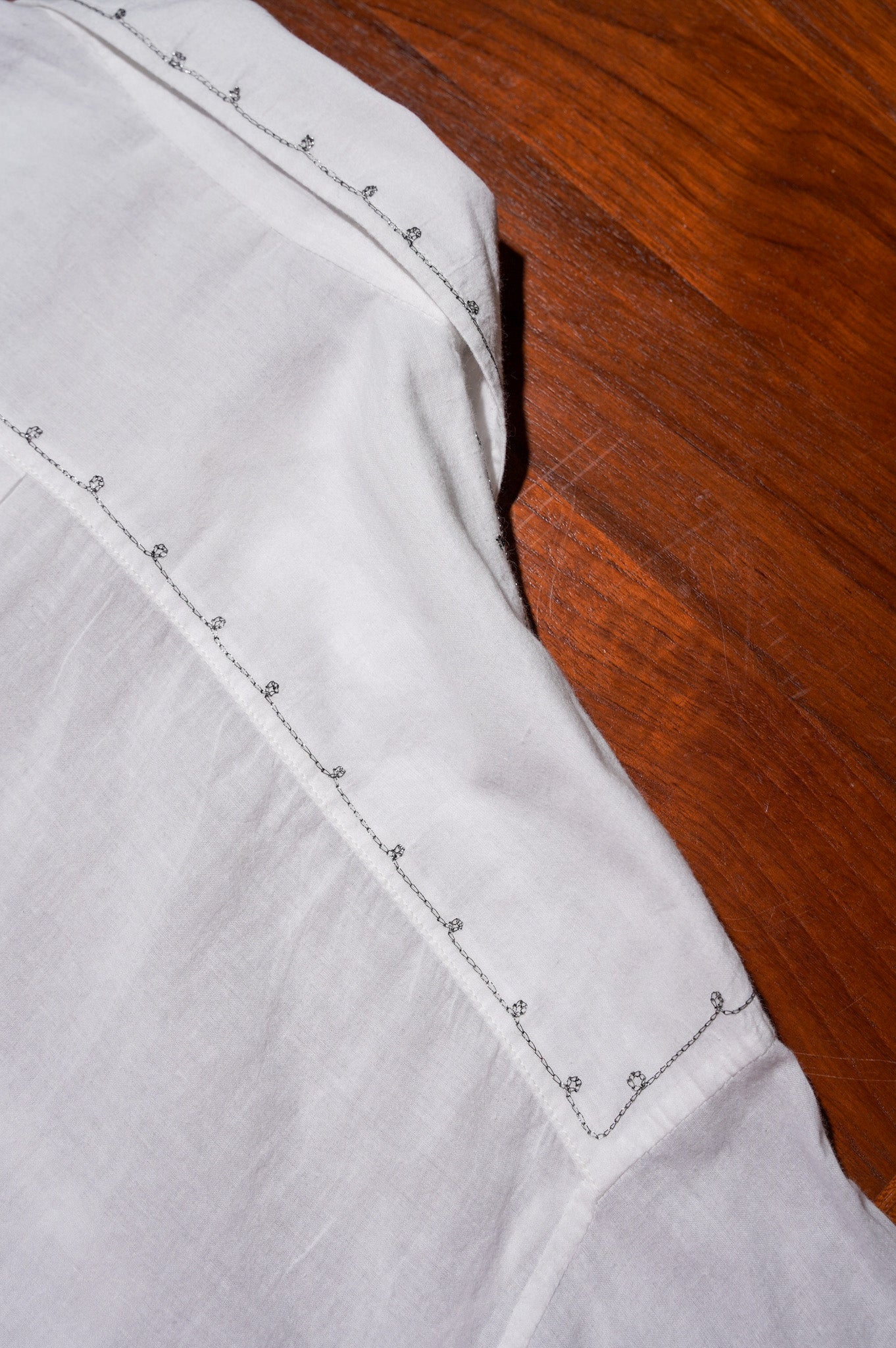 MAATEE&SONS "GUPTA EMBROIDERY" [WHITE]