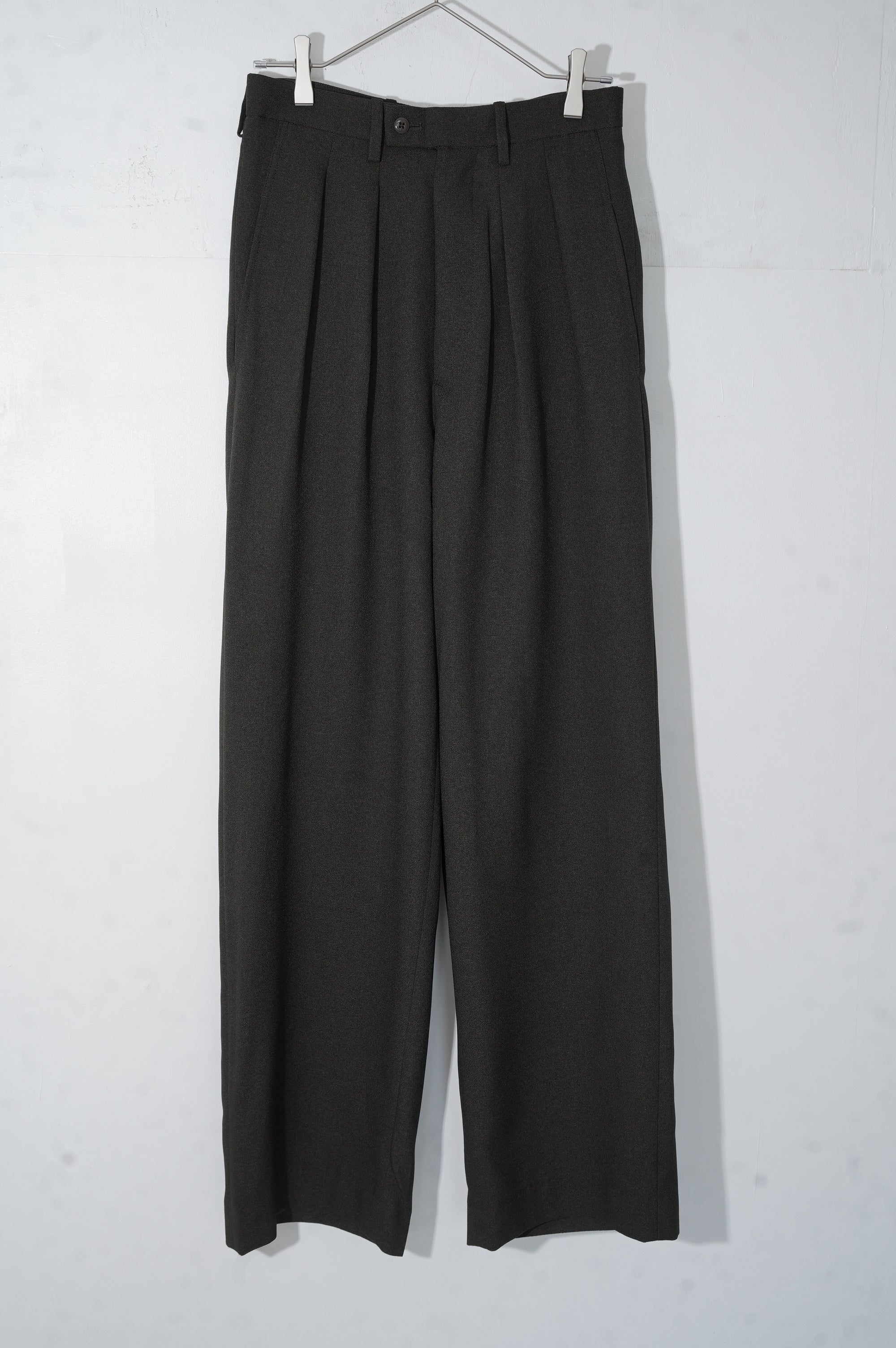 m's braque "TUCKED BAGGY PANTS" ［KHAKI］