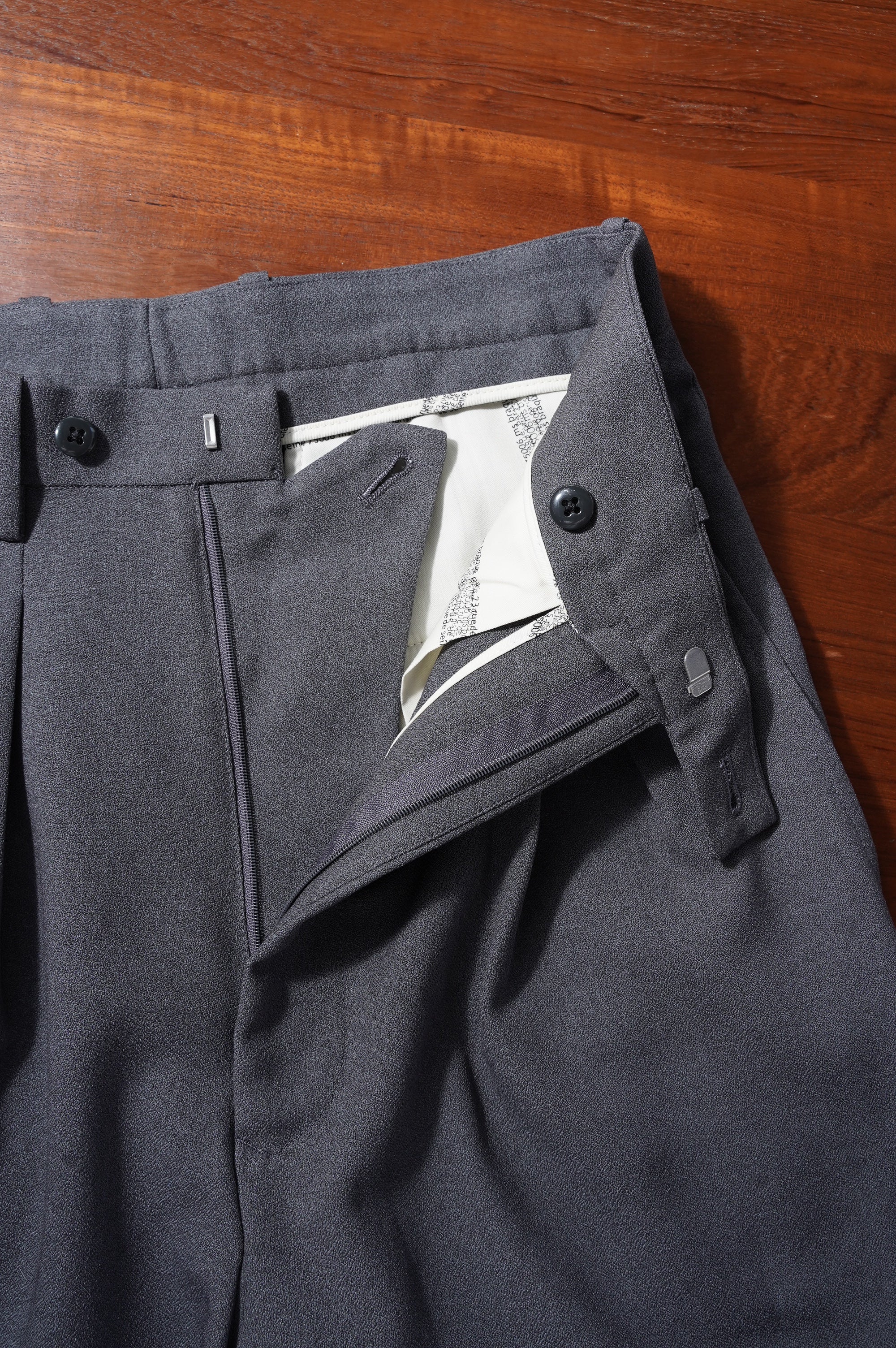 m's braque "TUCKED BAGGY PANTS" ［CHARCOAL］