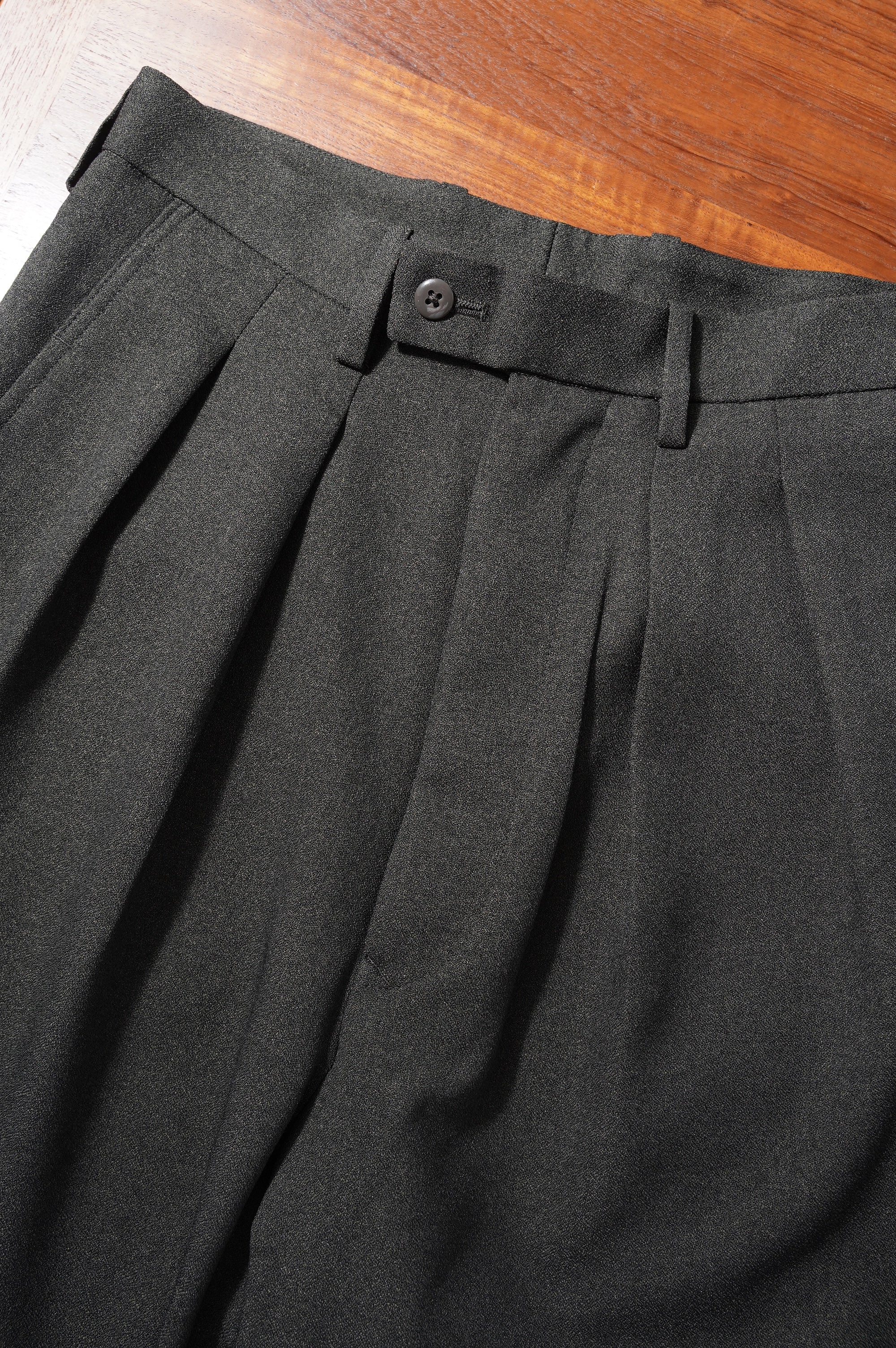 m's braque "TUCKED BAGGY PANTS" ［KHAKI］