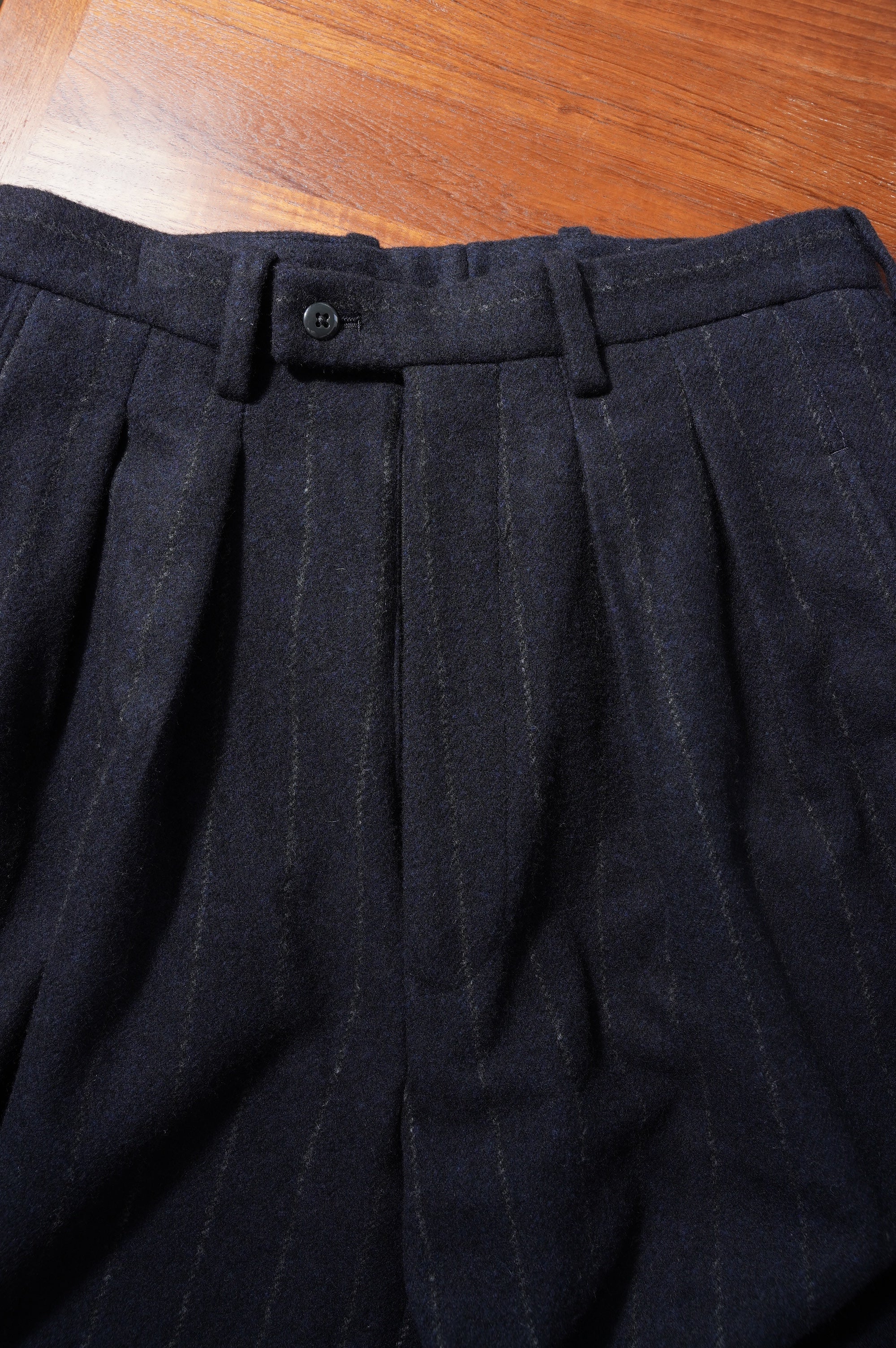 m's braque "TUCKED BAGGY PANTS" ［NAVY CHALK］