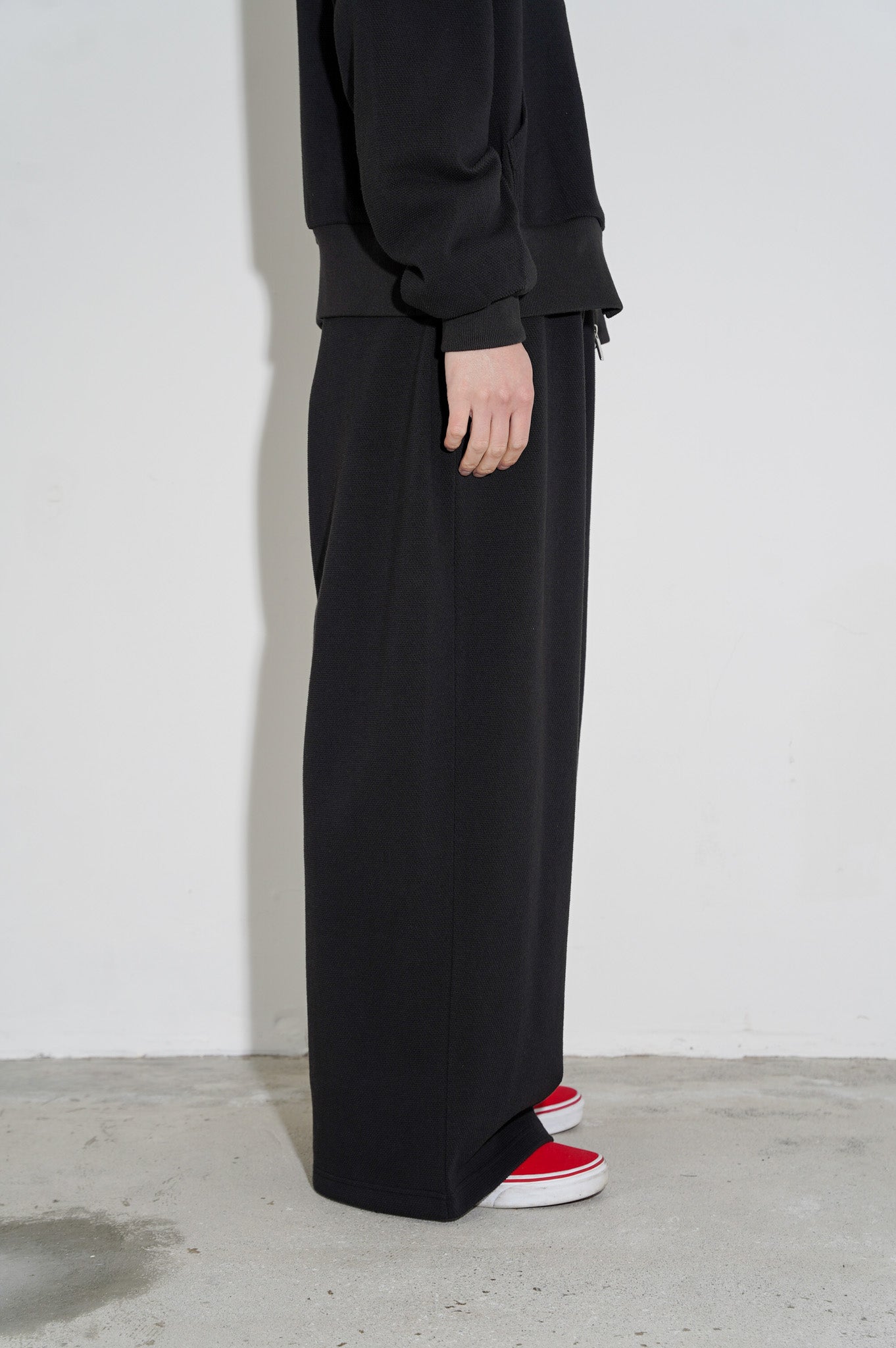 REVERBERATE "TRACK PANTS" [BLACK]