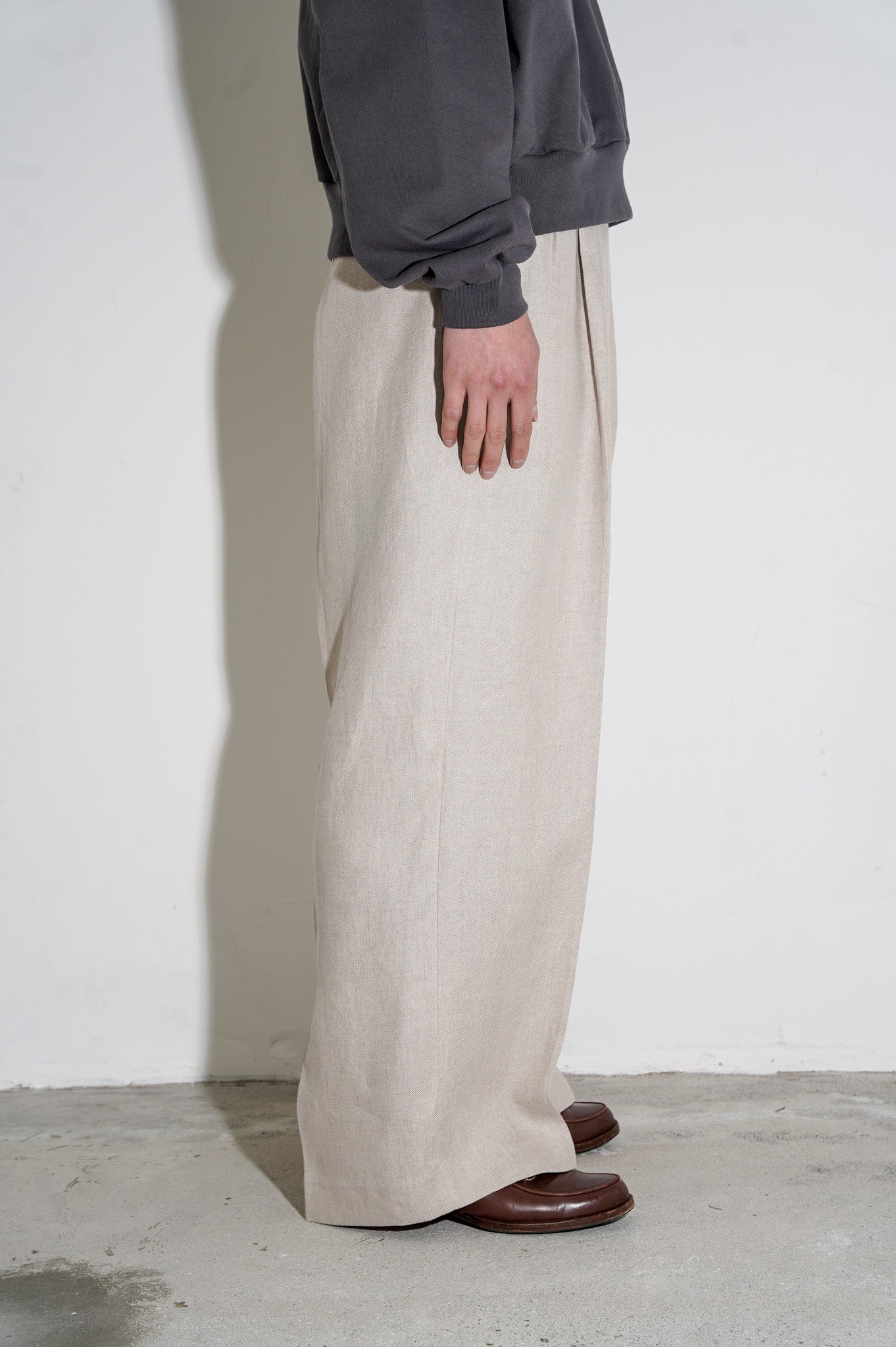 REVERBERATE "TACKED TROUSERS" [ECRU]