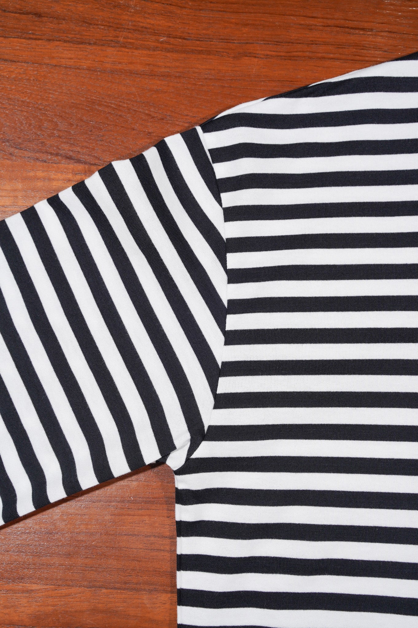 REVERBERATE "BORDER LONG T SHIRT" [BLACK]