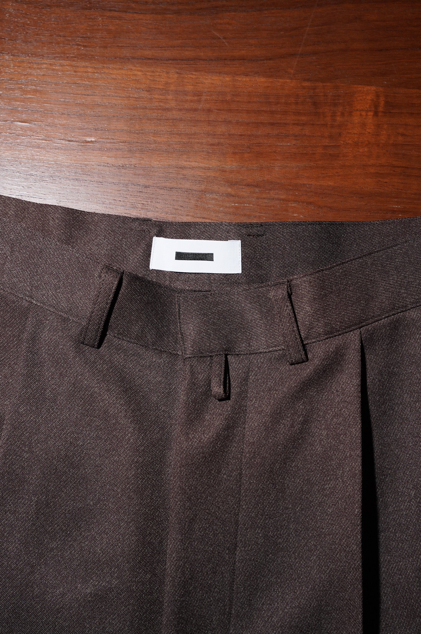 REVERBERATE "TACKED TROUSERS" [BROWN]