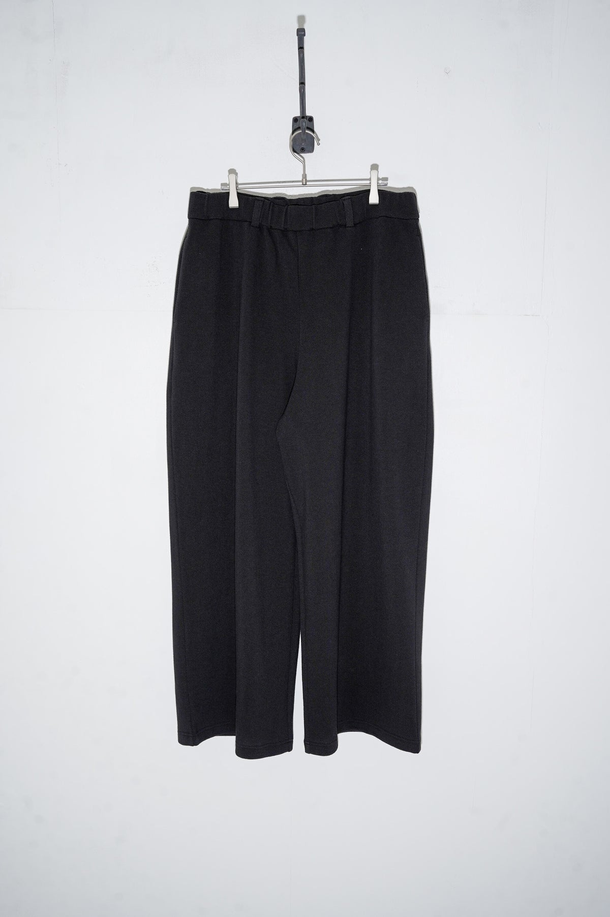 REVERBERATE "TRACK PANTS" [BLACK]