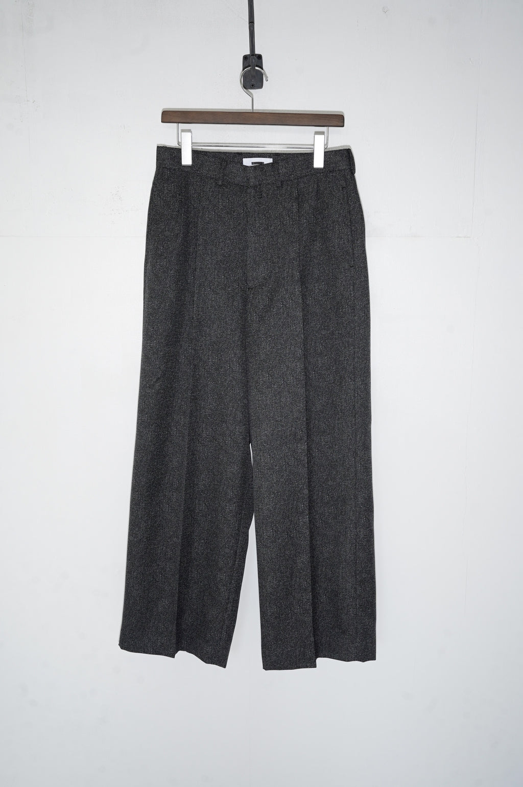 REVERBERATE "TACKED TROUSERS" [BLACK]
