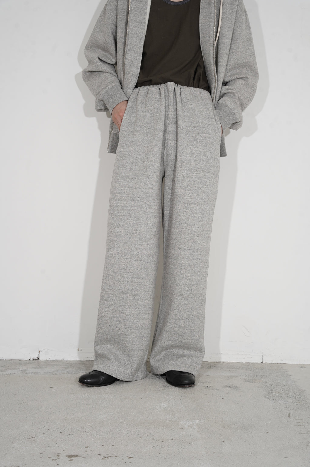 BISOWN "LOOSE SWEAT PANTS" [TOP GRAY]