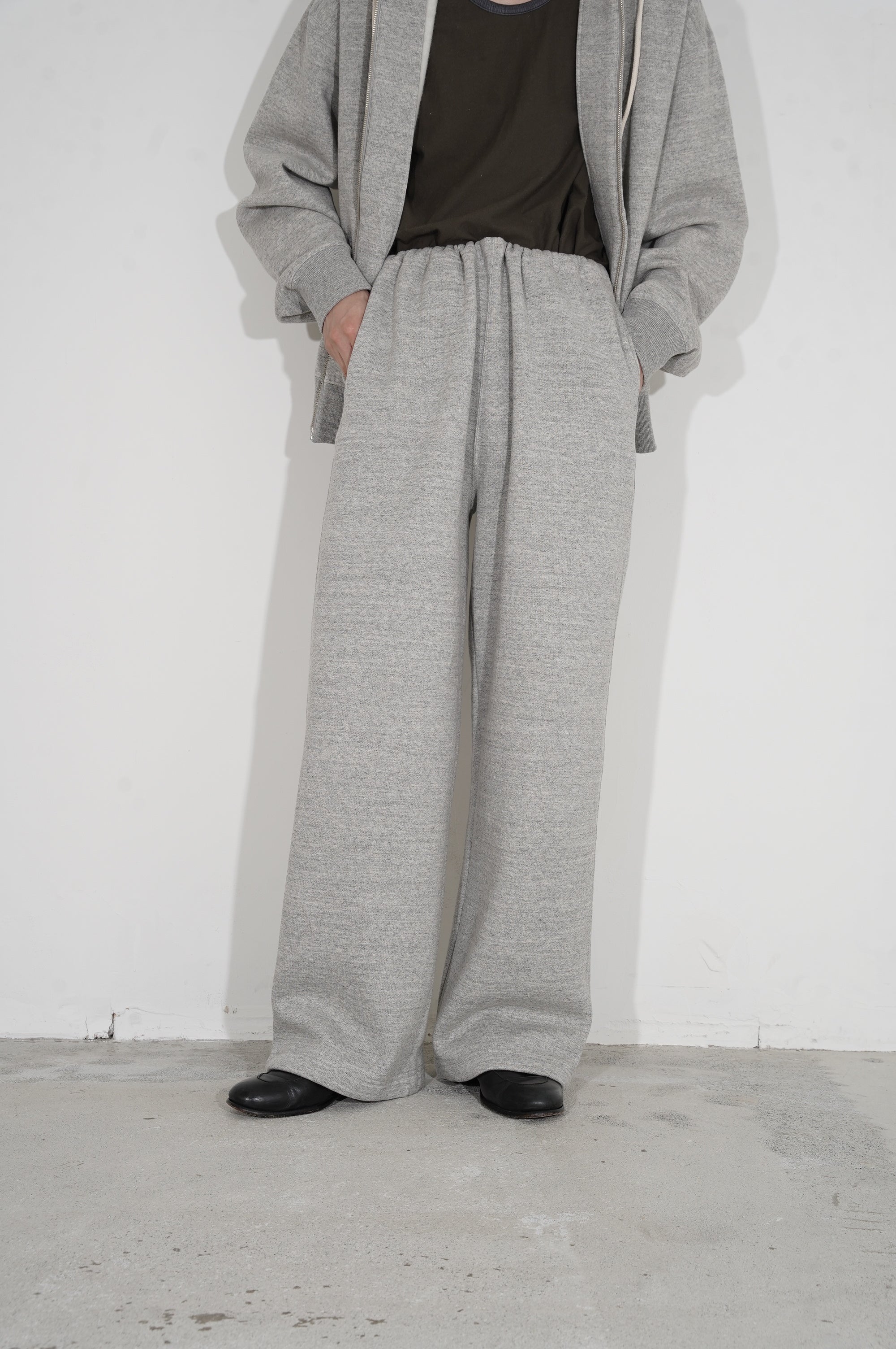 BISOWN "LOOSE SWEAT PANTS" [TOP GRAY]
