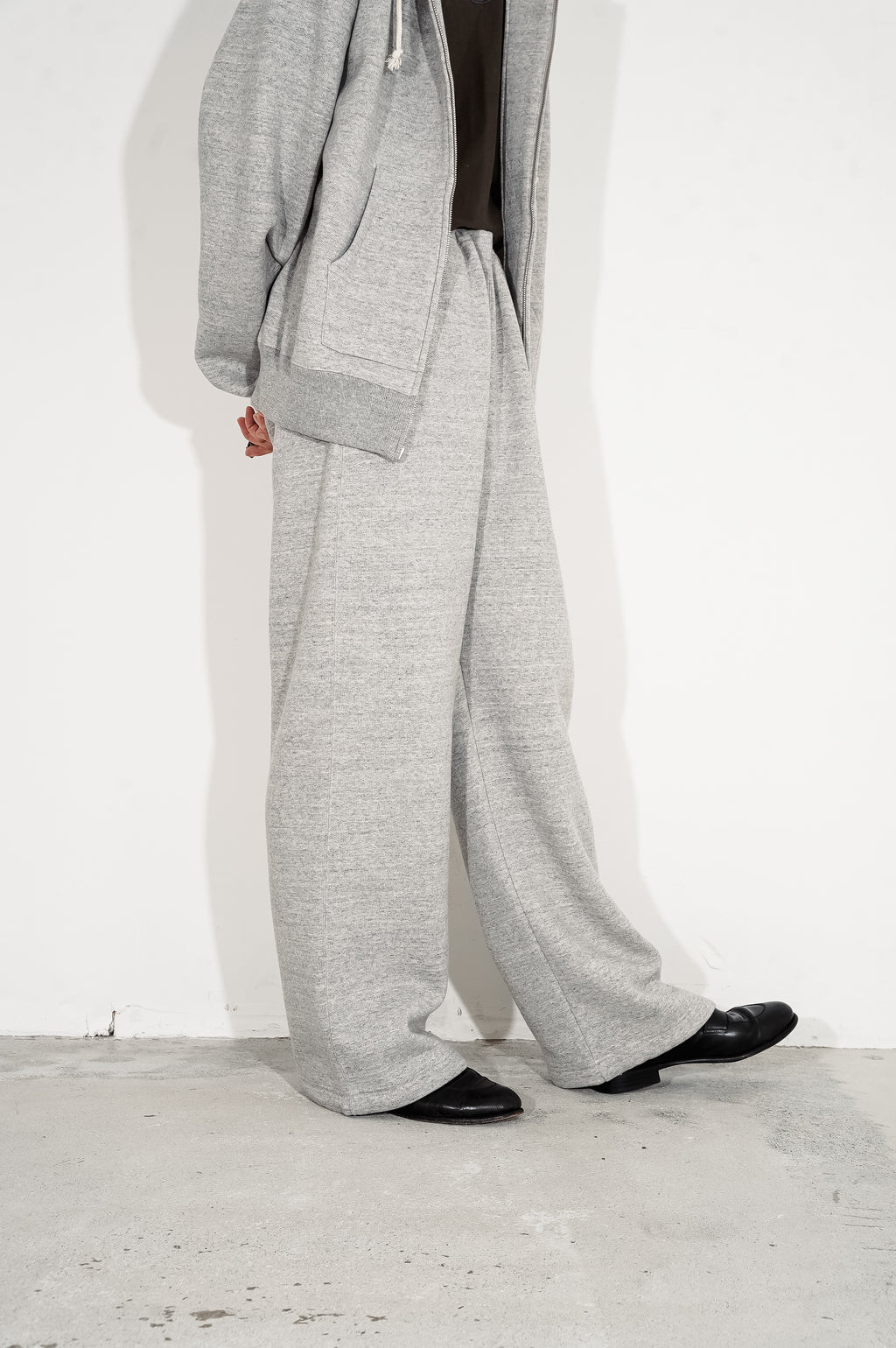 BISOWN "LOOSE SWEAT PANTS" [TOP GRAY]