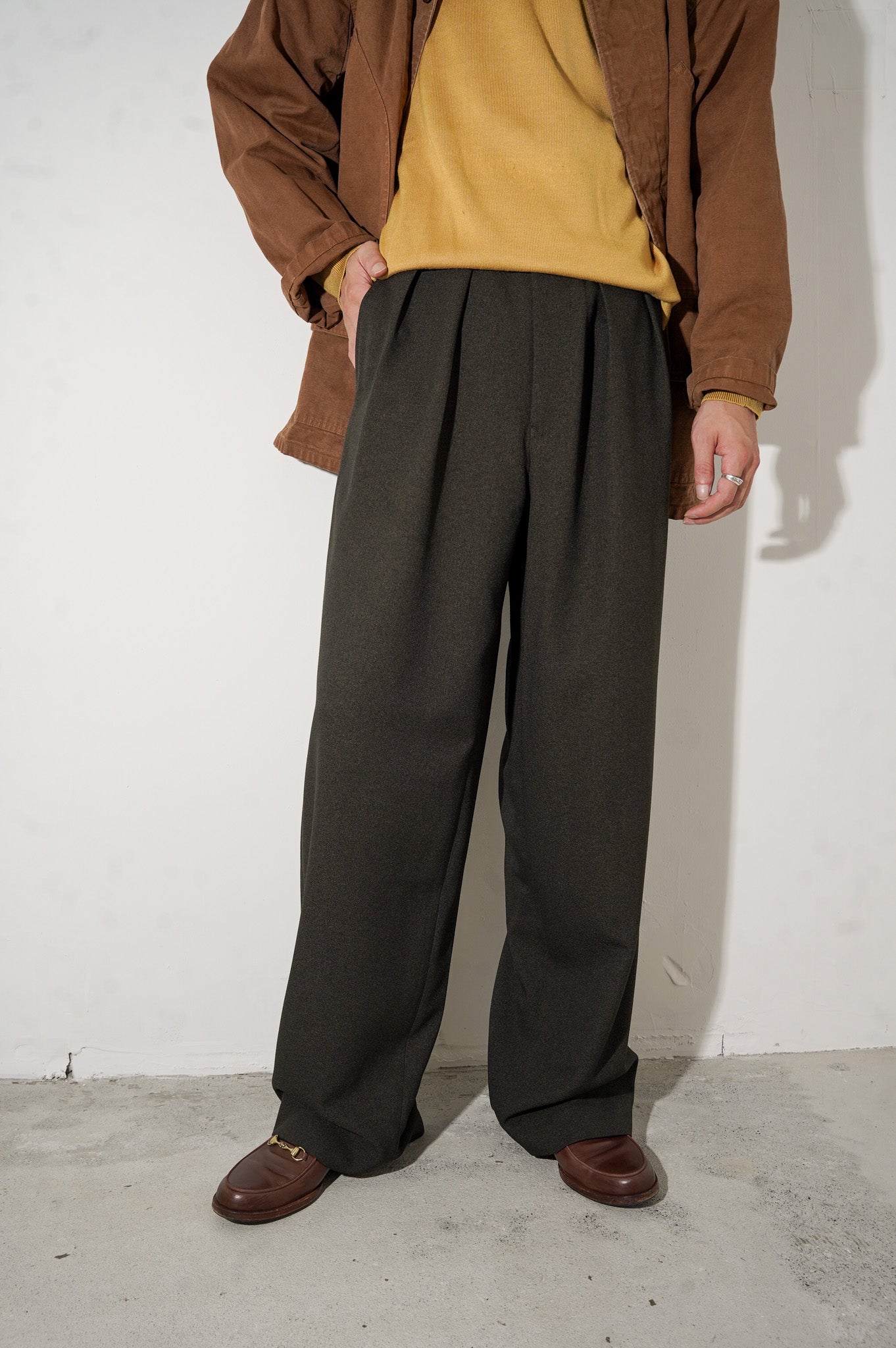 m's braque "TUCKED BAGGY PANTS" ［KHAKI］