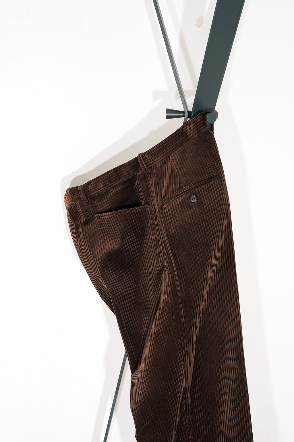 BISOWN "MIXED-WALE CORDUROY NOTUCK SLACKS" [BROWN]