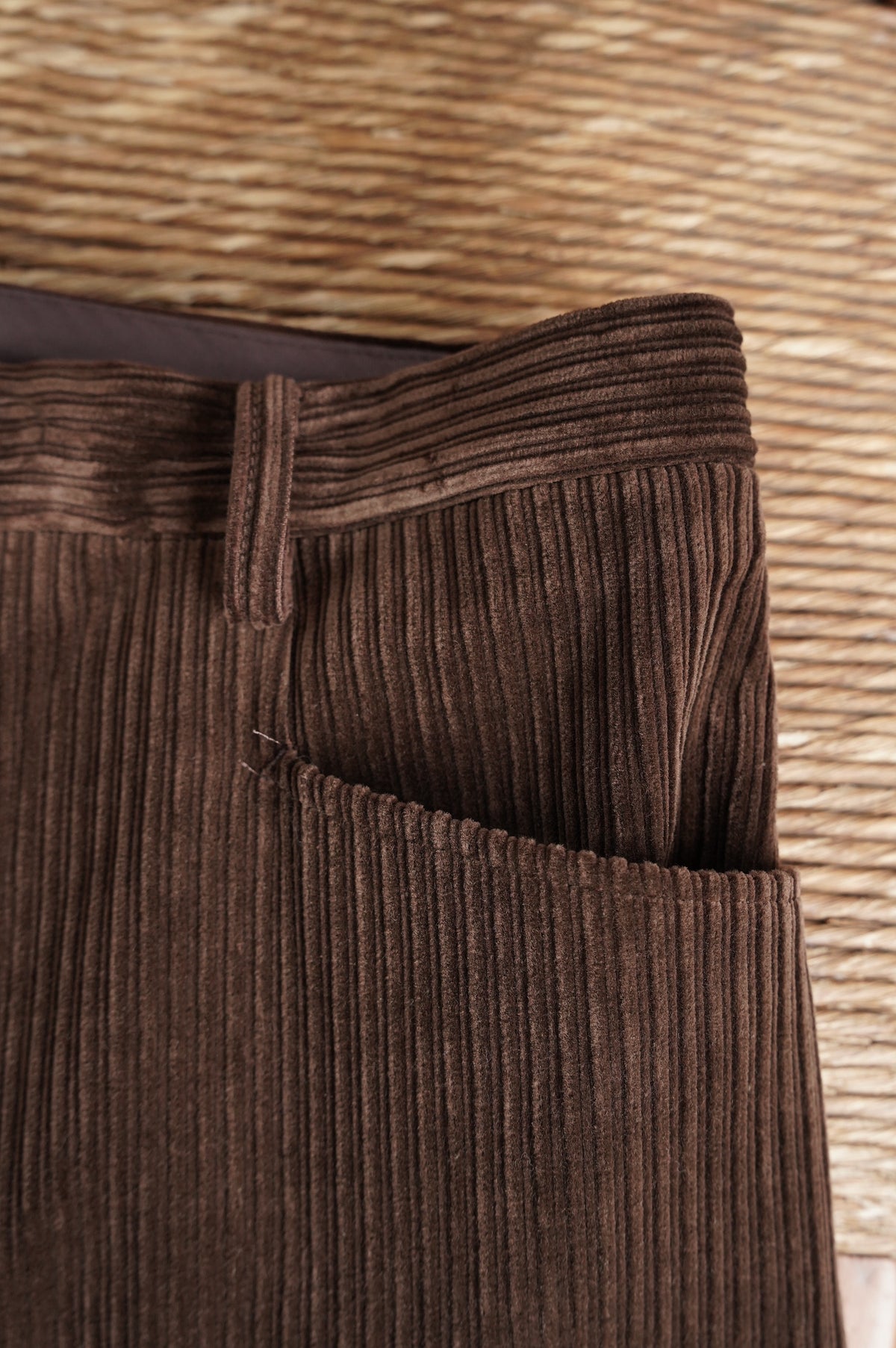 BISOWN "MIXED-WALE CORDUROY NOTUCK SLACKS" [BROWN]