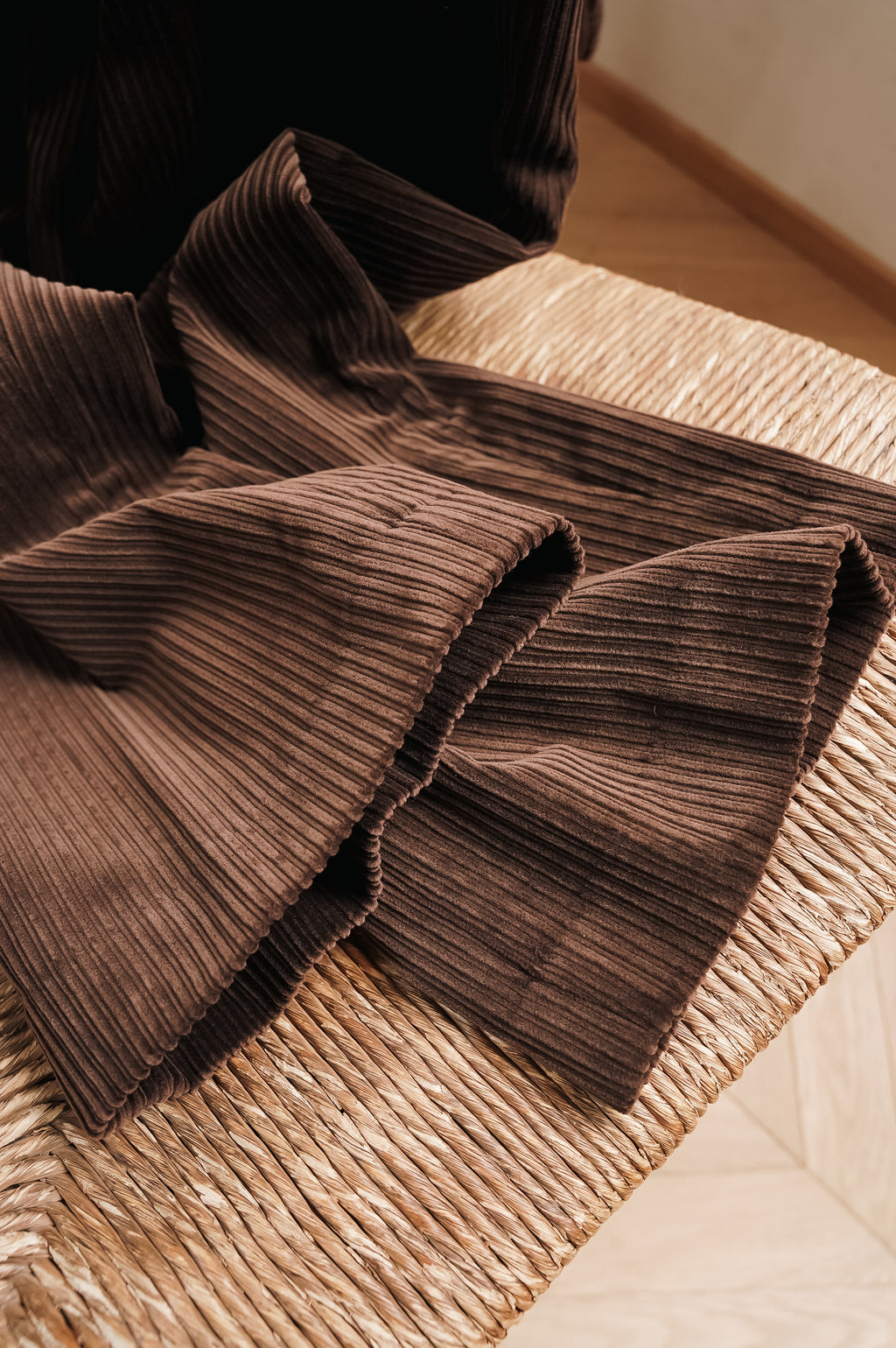 BISOWN "MIXED-WALE CORDUROY NOTUCK SLACKS" [BROWN]