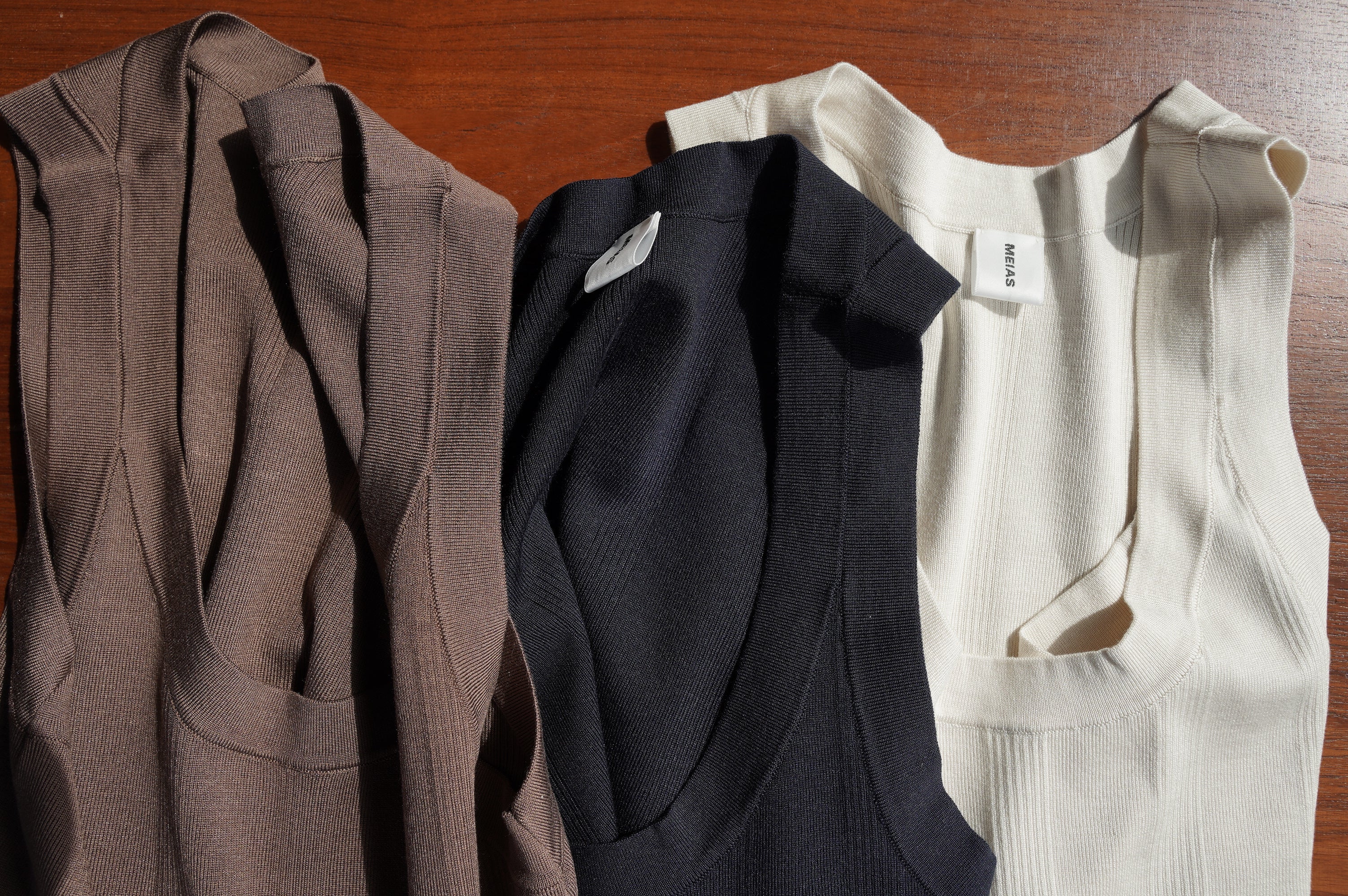 MEIAS "FINE GAUGE SILK TANK TOP" [BROWN]