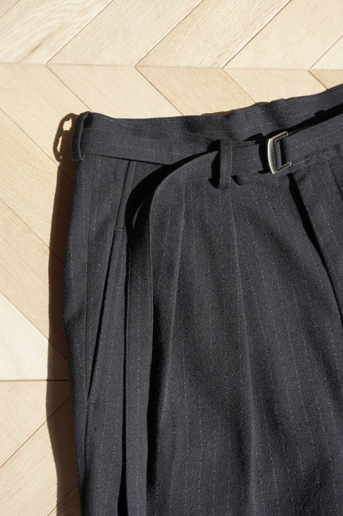 m's braque "BELTED BAGGY PANTS" [navy stripe]