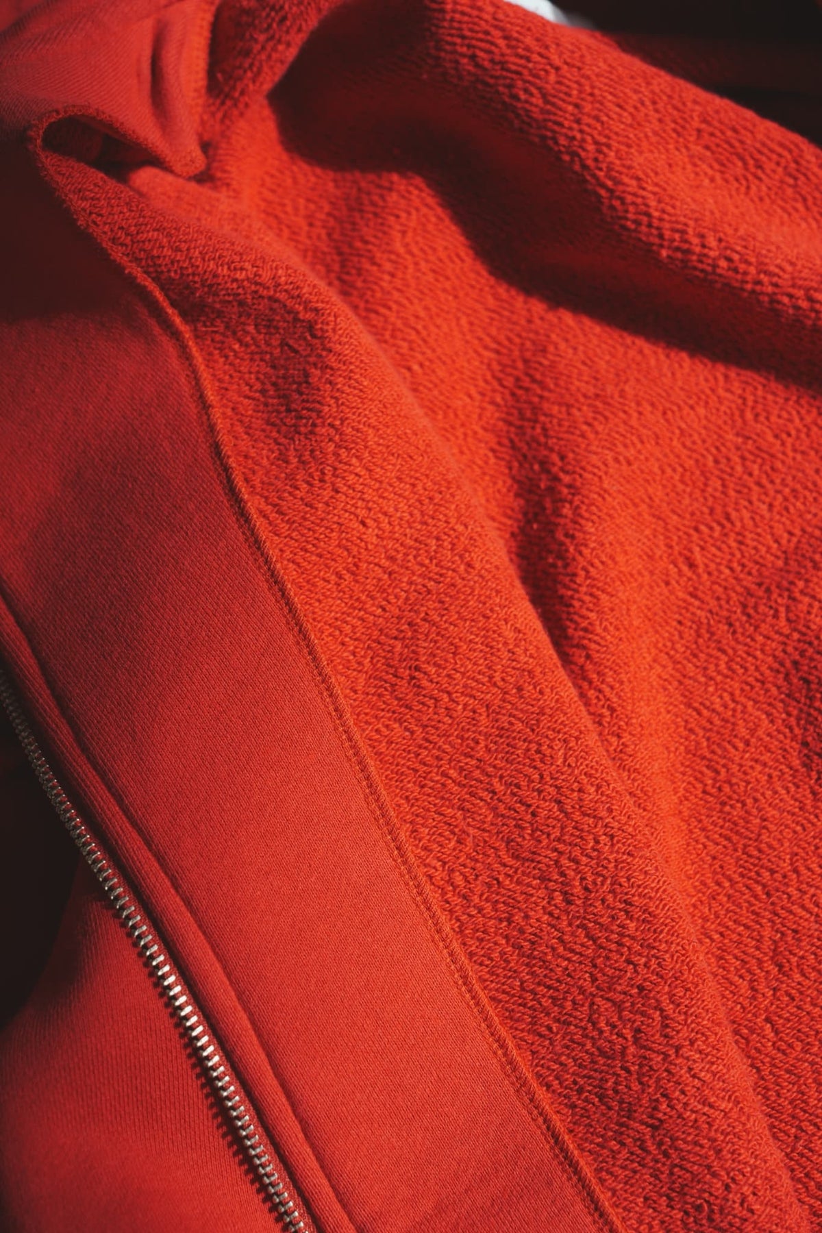 REVERBERATE "TWO TONE HOODY" [RED]